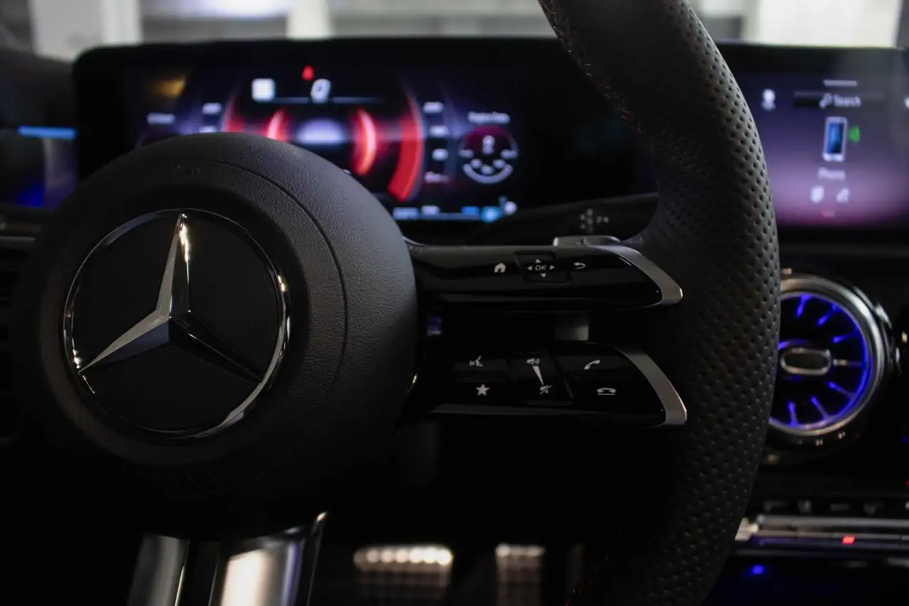 Mercedes-Benz CLA снимка Mercedes-Benz CLA