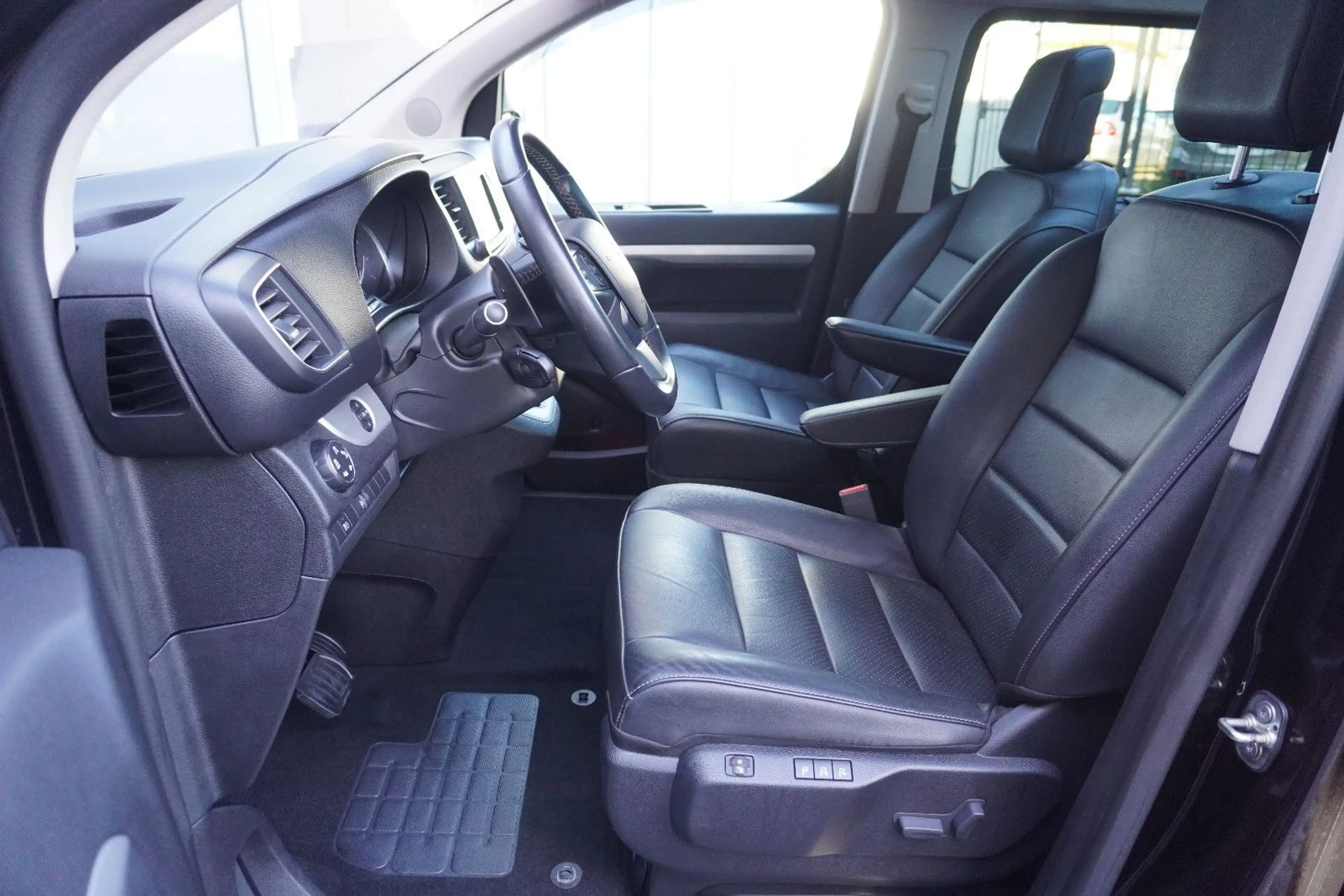 Citroen Spacetourer Business Lounge 7-Sitzer/Stdhzg/LED — photo 13
