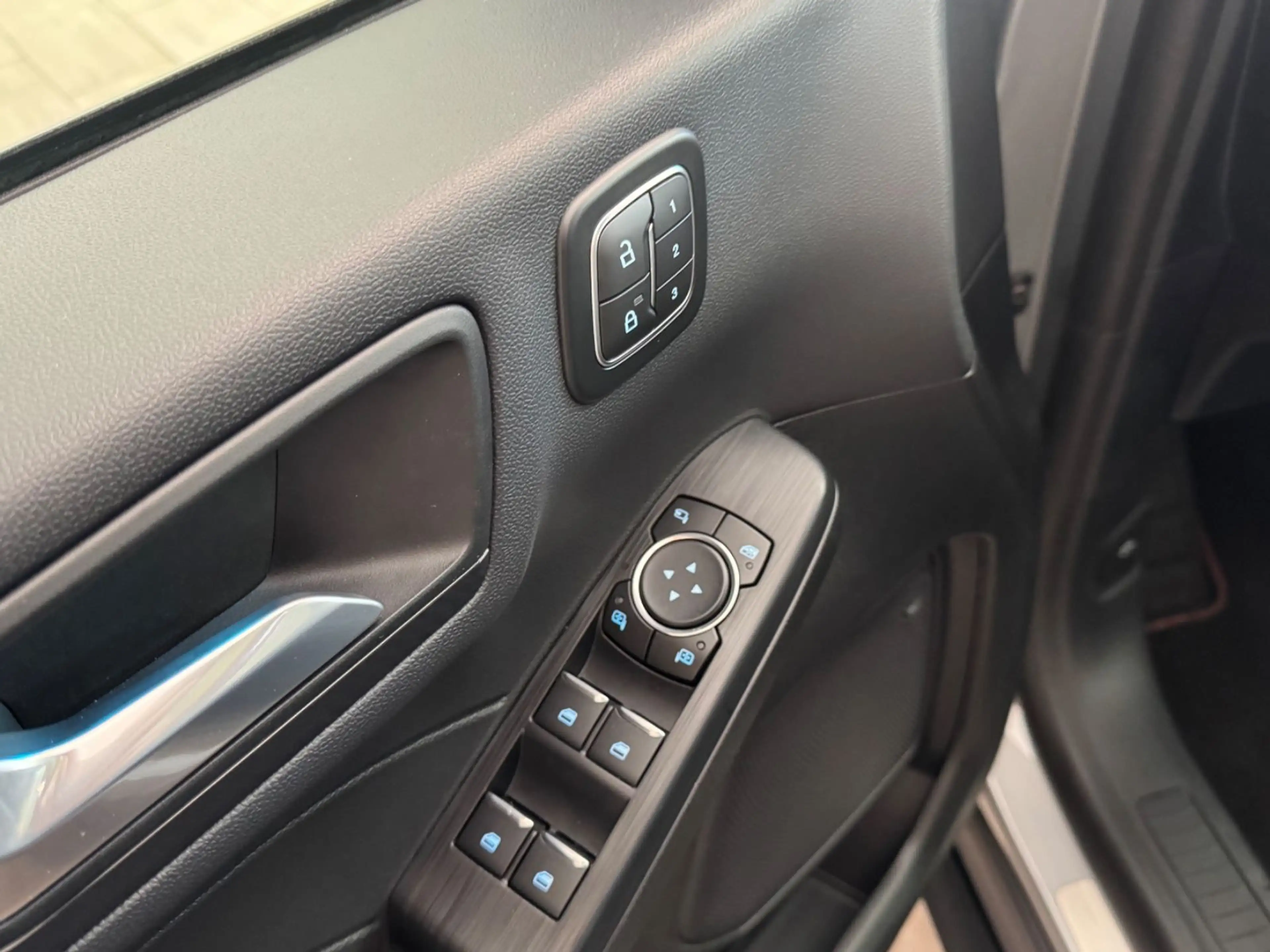 Ford Kuga Plug-In Hybrid ST-Line X *Panorama*B&O* — photo 7