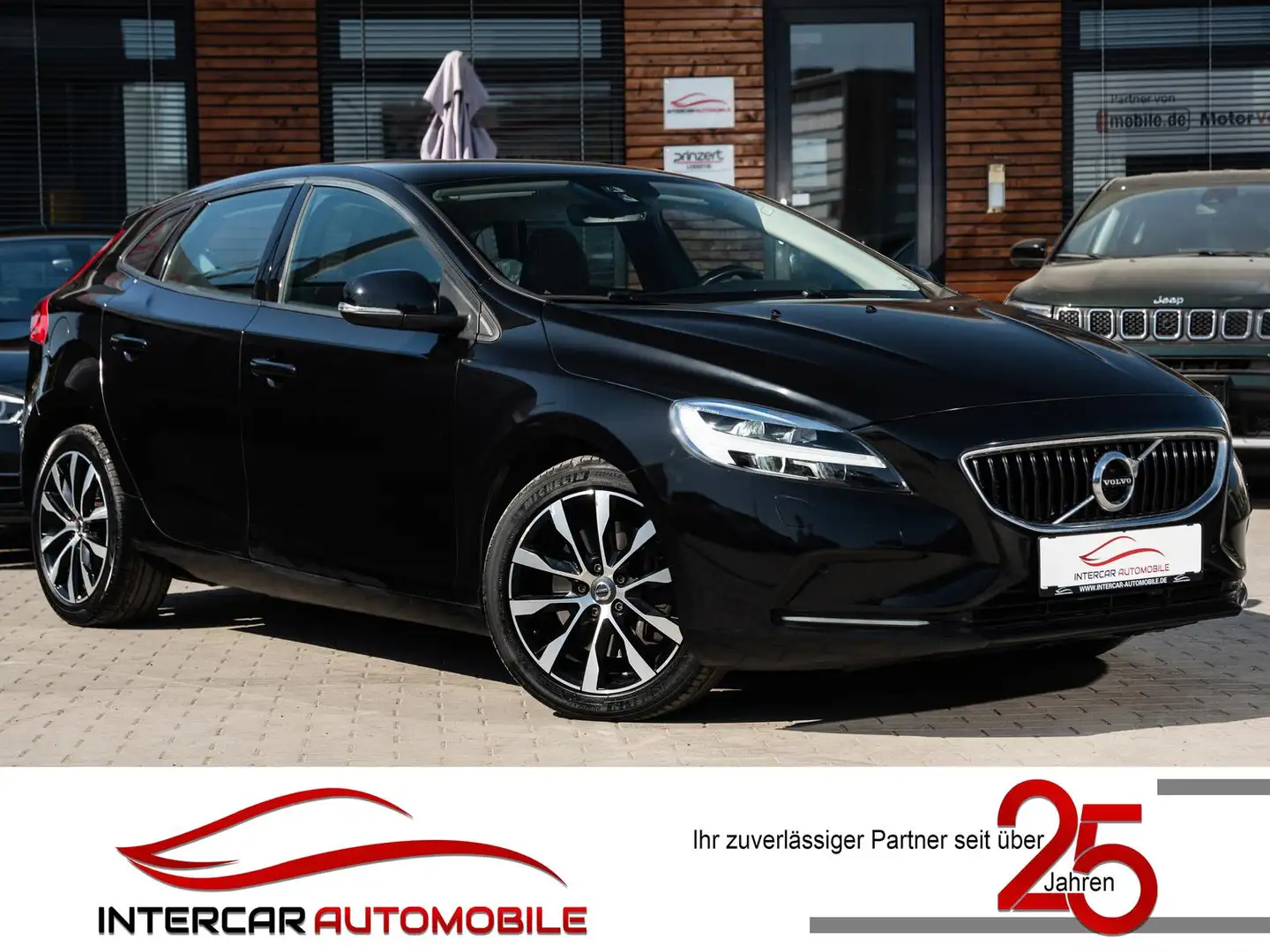 Volvo V40 Momentum 2.0 Geartronic |Key-Less|LED|PDC| Schwarz - 1
