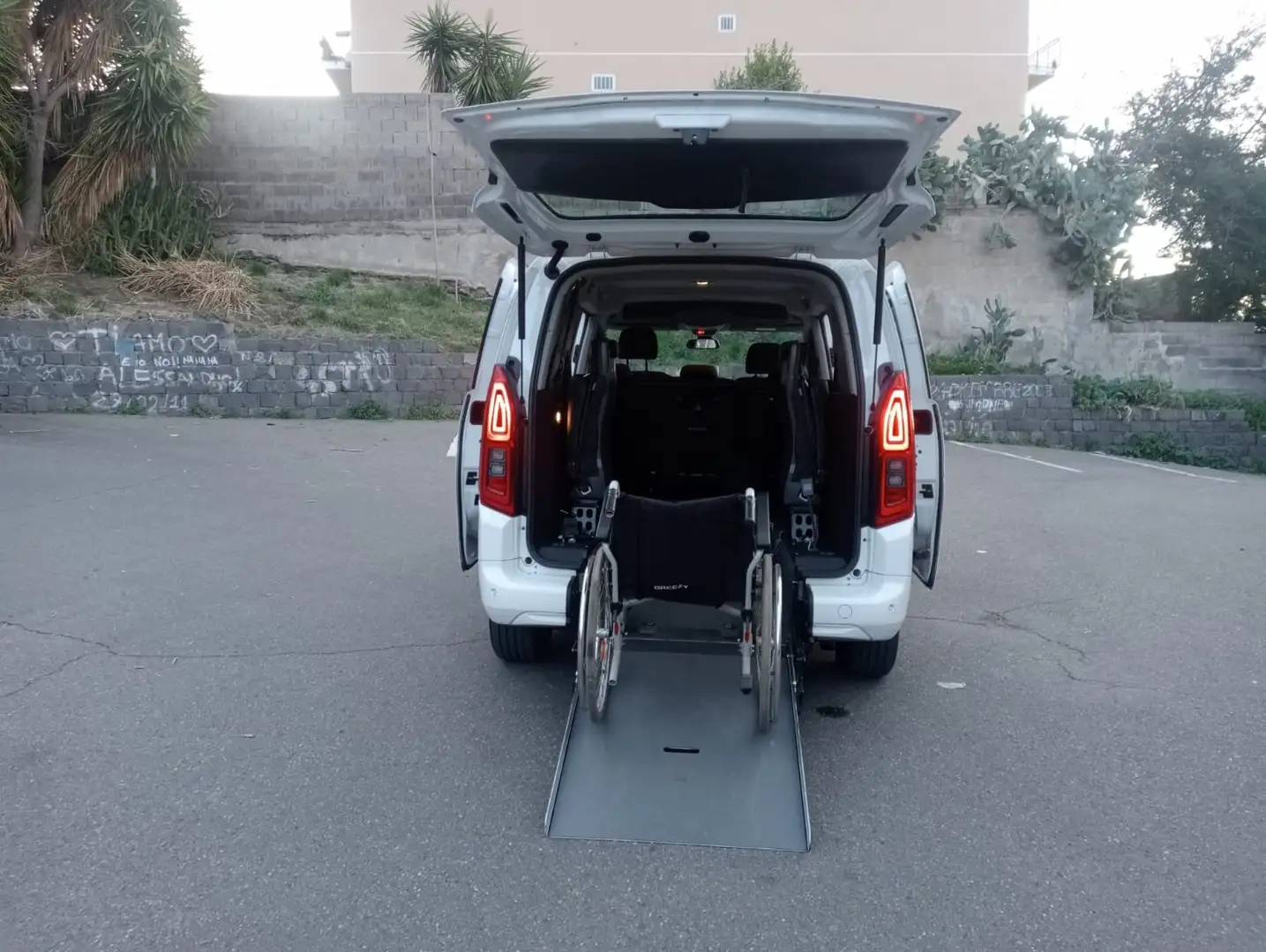Opel Combo Life Pianale ribassato trasporto disabili Alb - 1
