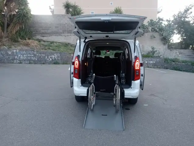 Opel Combo Life Pianale ribassato trasporto disabili