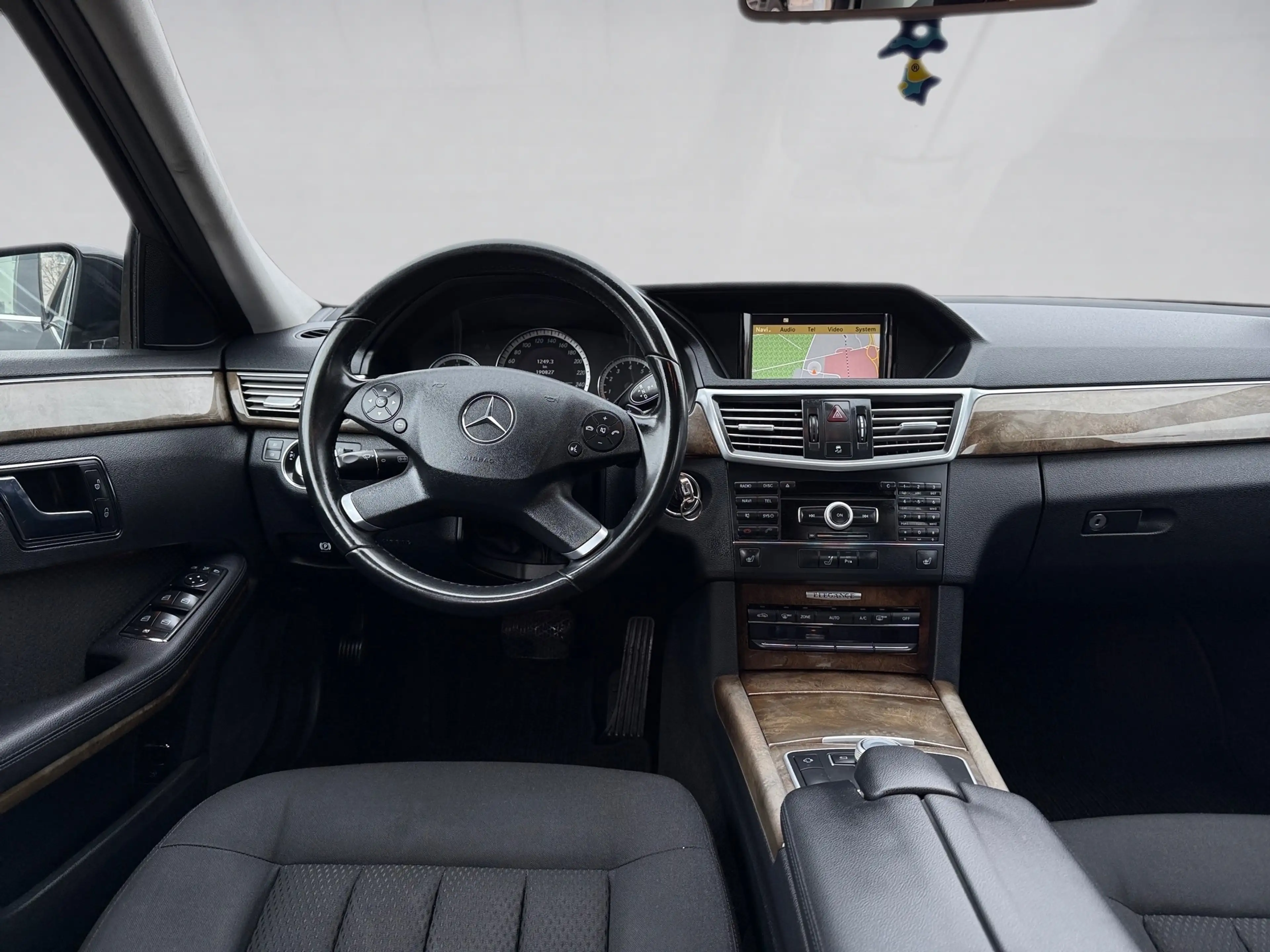 Mercedes-Benz E 350 Limousine CGI BlueEfficiency Automatik — photo 15