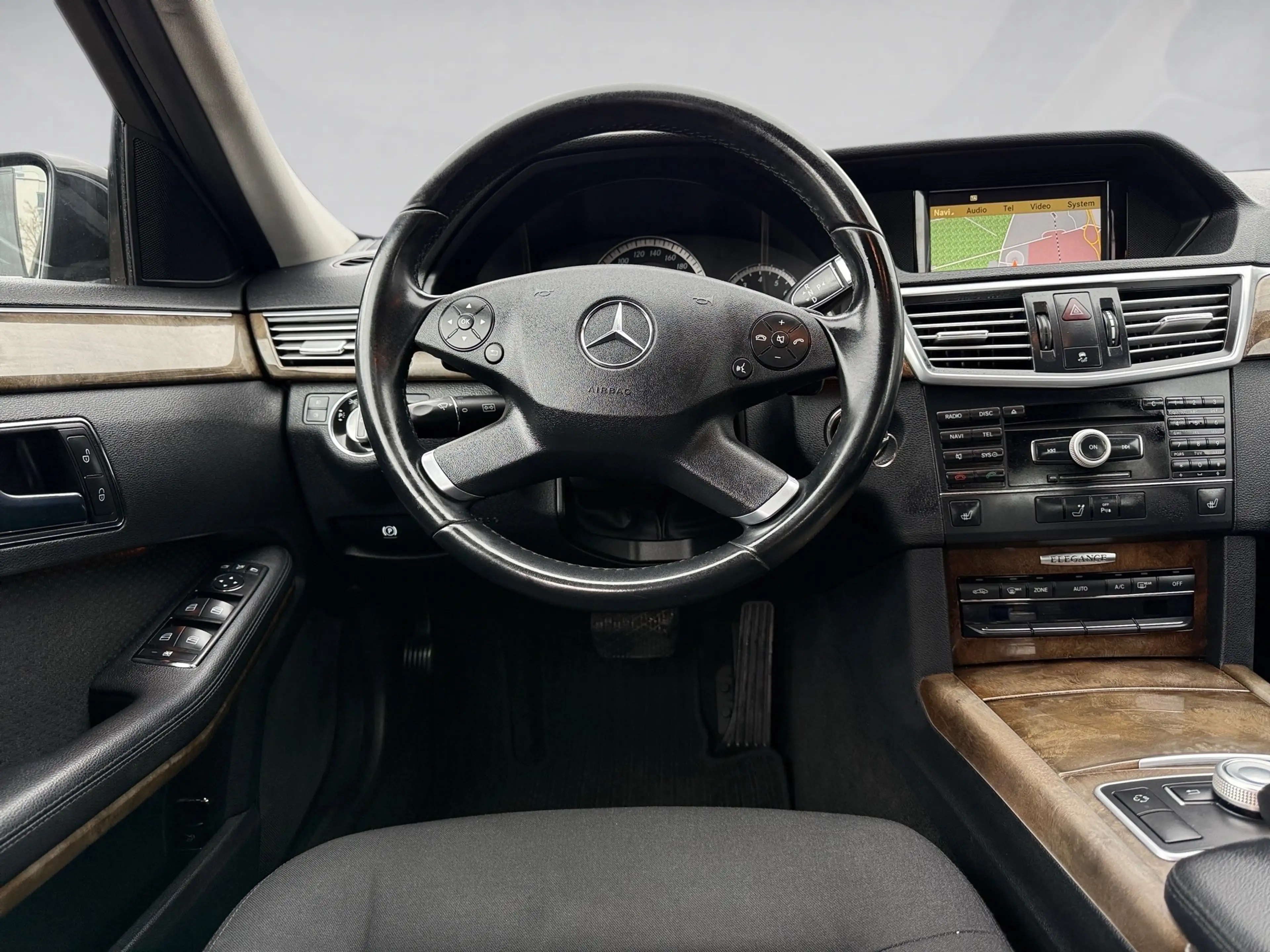 Mercedes-Benz E 350 Limousine CGI BlueEfficiency Automatik — photo 16