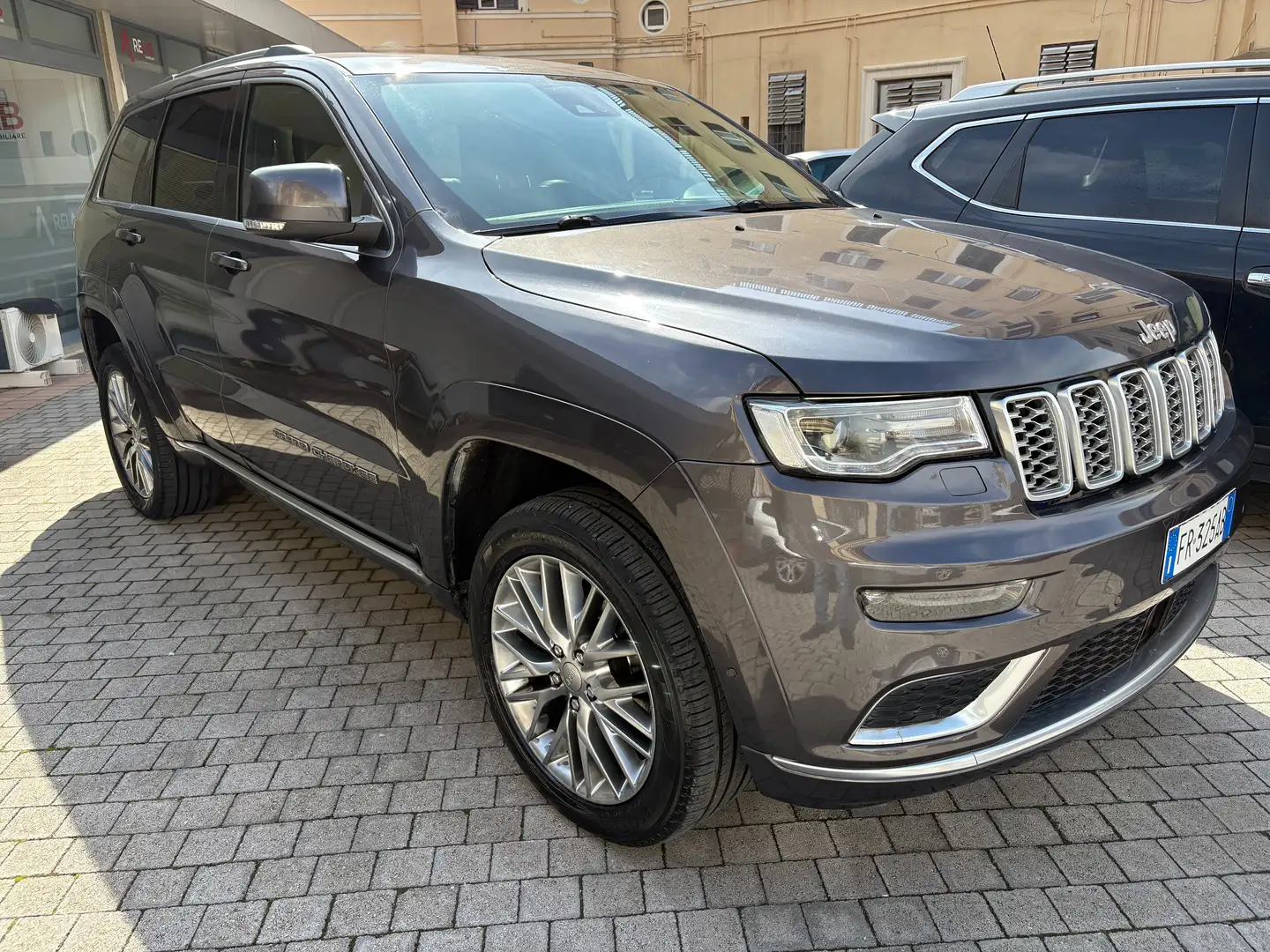 Jeep Grand Cherokee Grand Cherokee 3.0 V6 Summit 250cv auto my18 Šedá - 1
