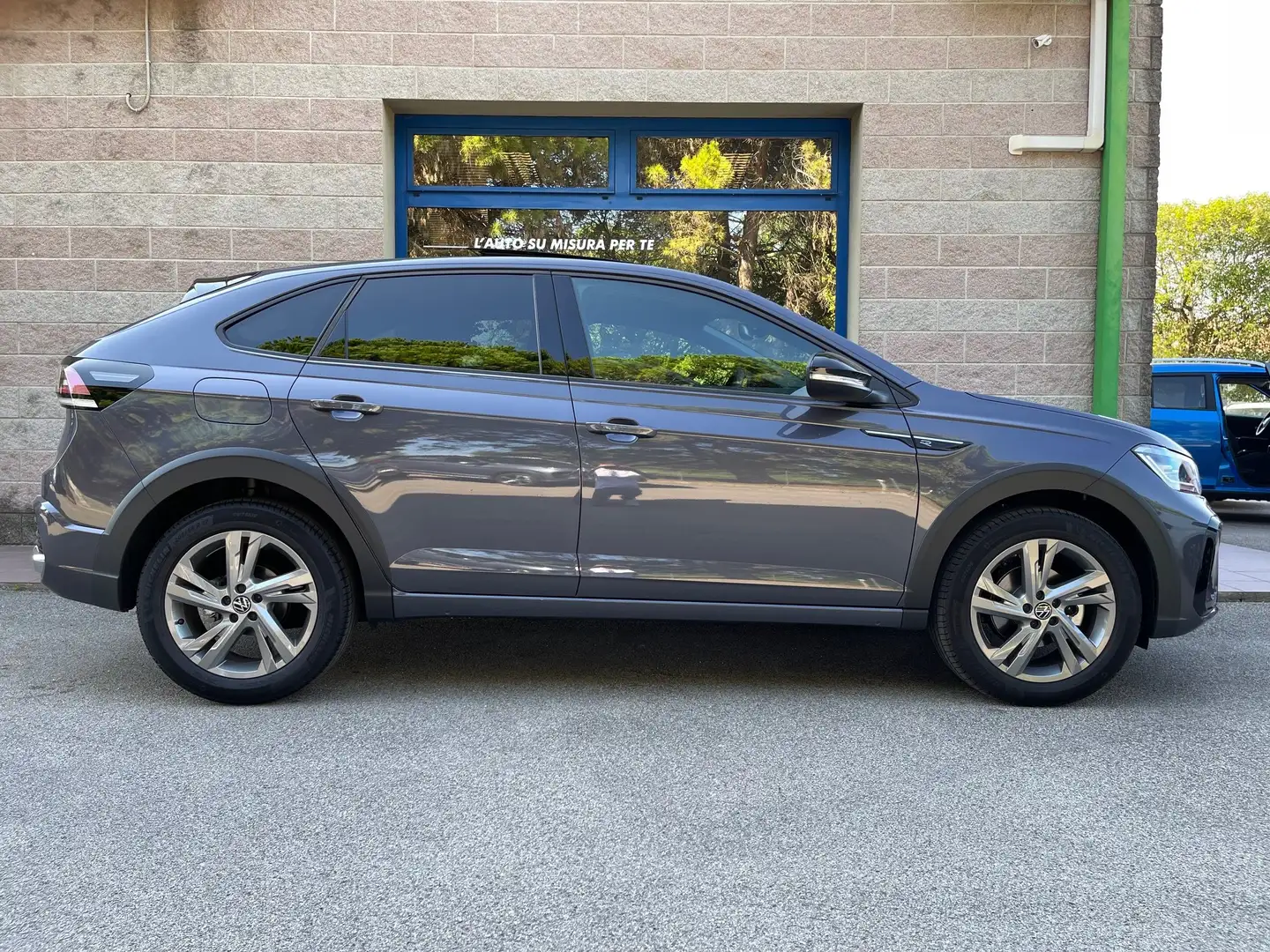 Volkswagen Taigo TSI 110CV R-LINE UNIPROPRIETARIO CERCHI DA 18" Grigio - 2