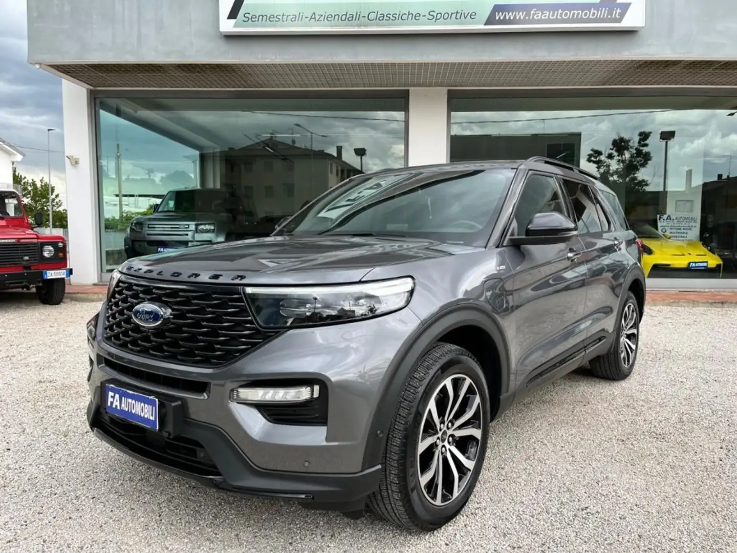 Ford Explorer 3.0 PHEV 457 CV A10 AWD ST-Line 7 POSTI Grau - 2