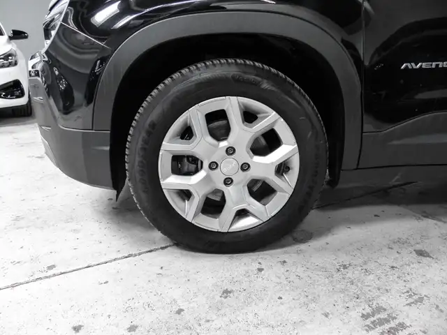 Jeep Avenger view 3