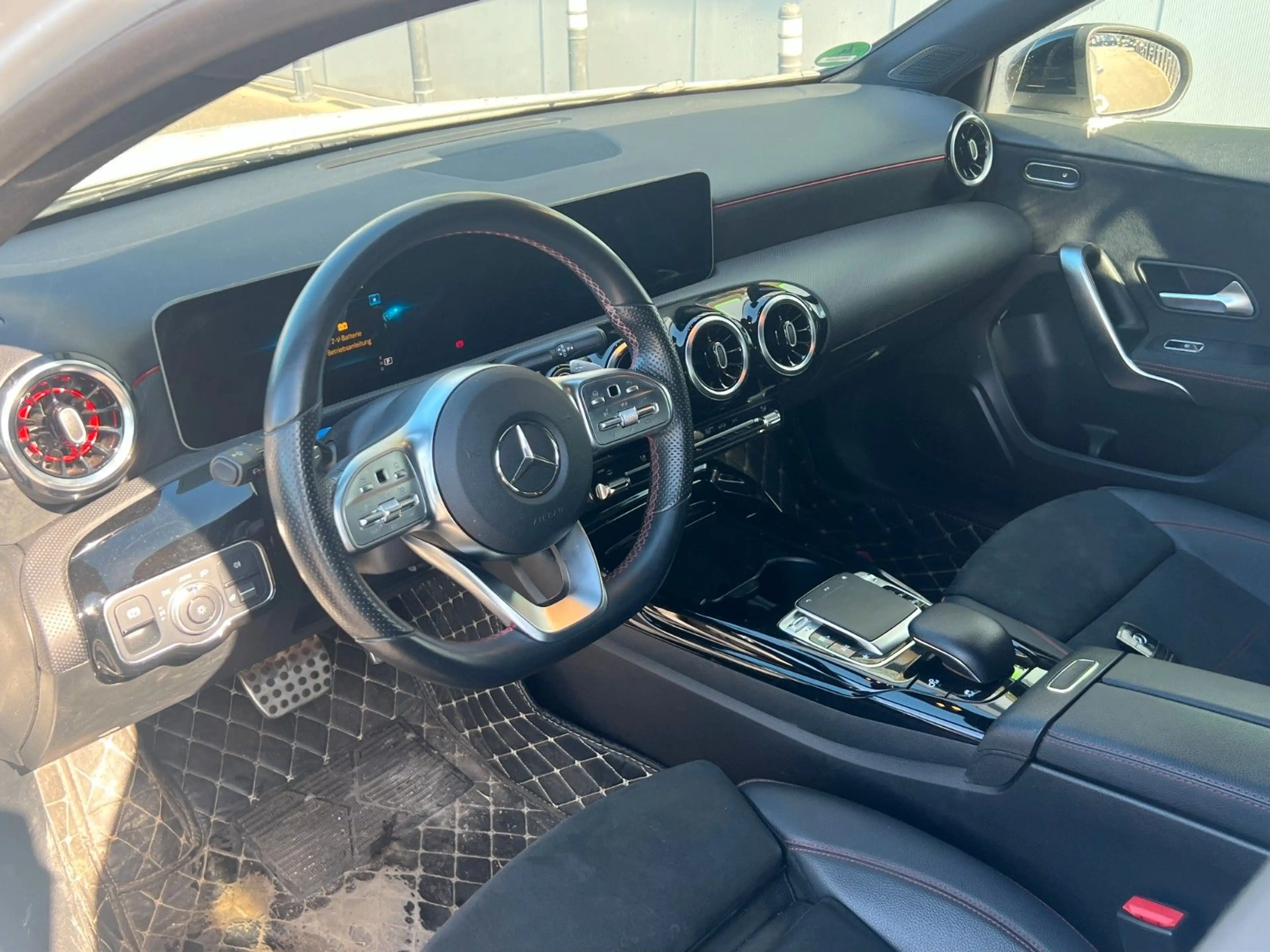 Mercedes-Benz A 35 AMG A35 AMG 4Matic — photo 4