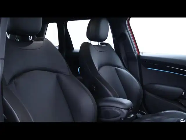 Mini Hatch view 13