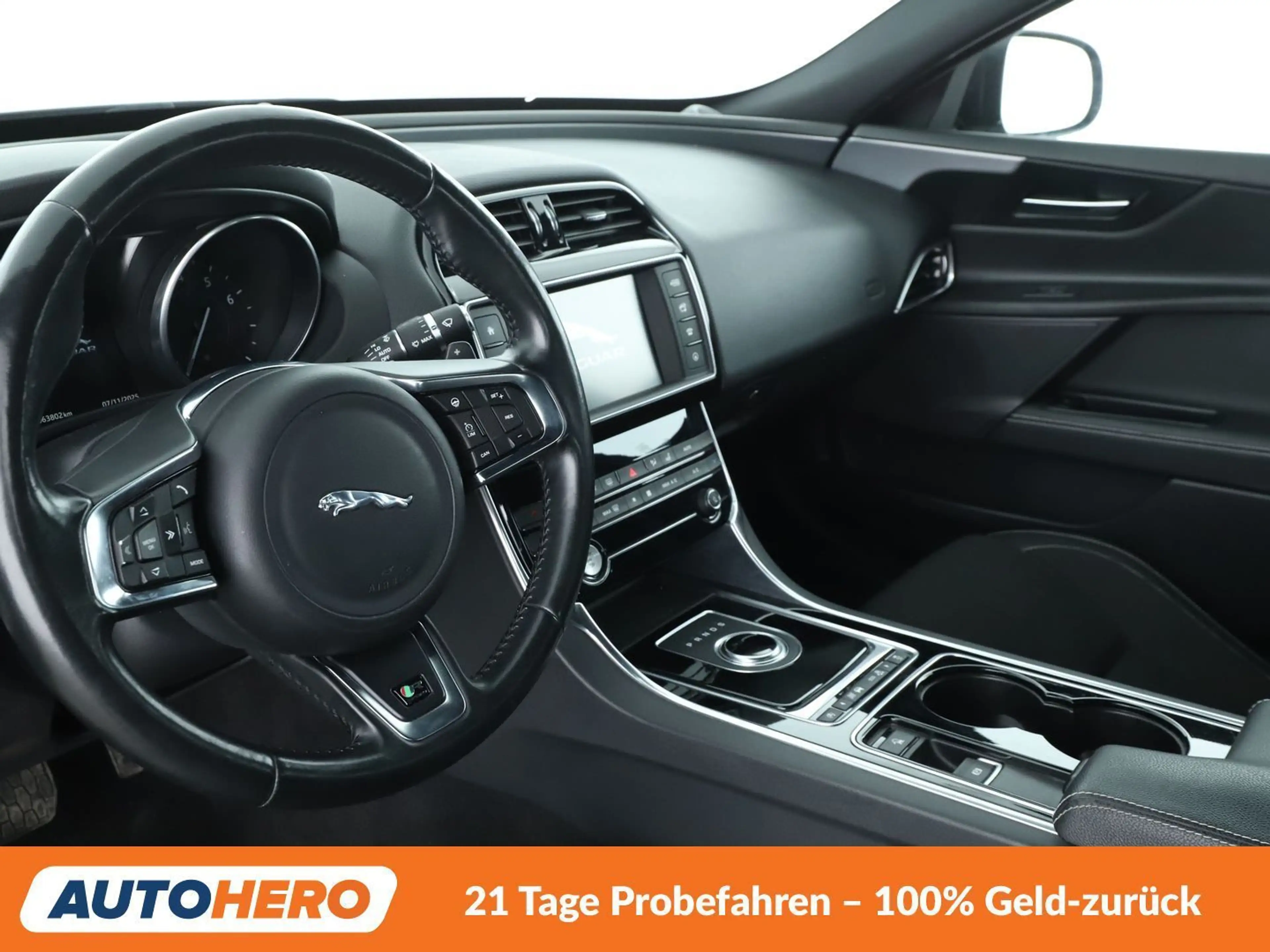 Jaguar XE 25t R-Sport Aut.*NAVI*CAM*PDC*SHZ*XENON*TEMPO* — photo 11
