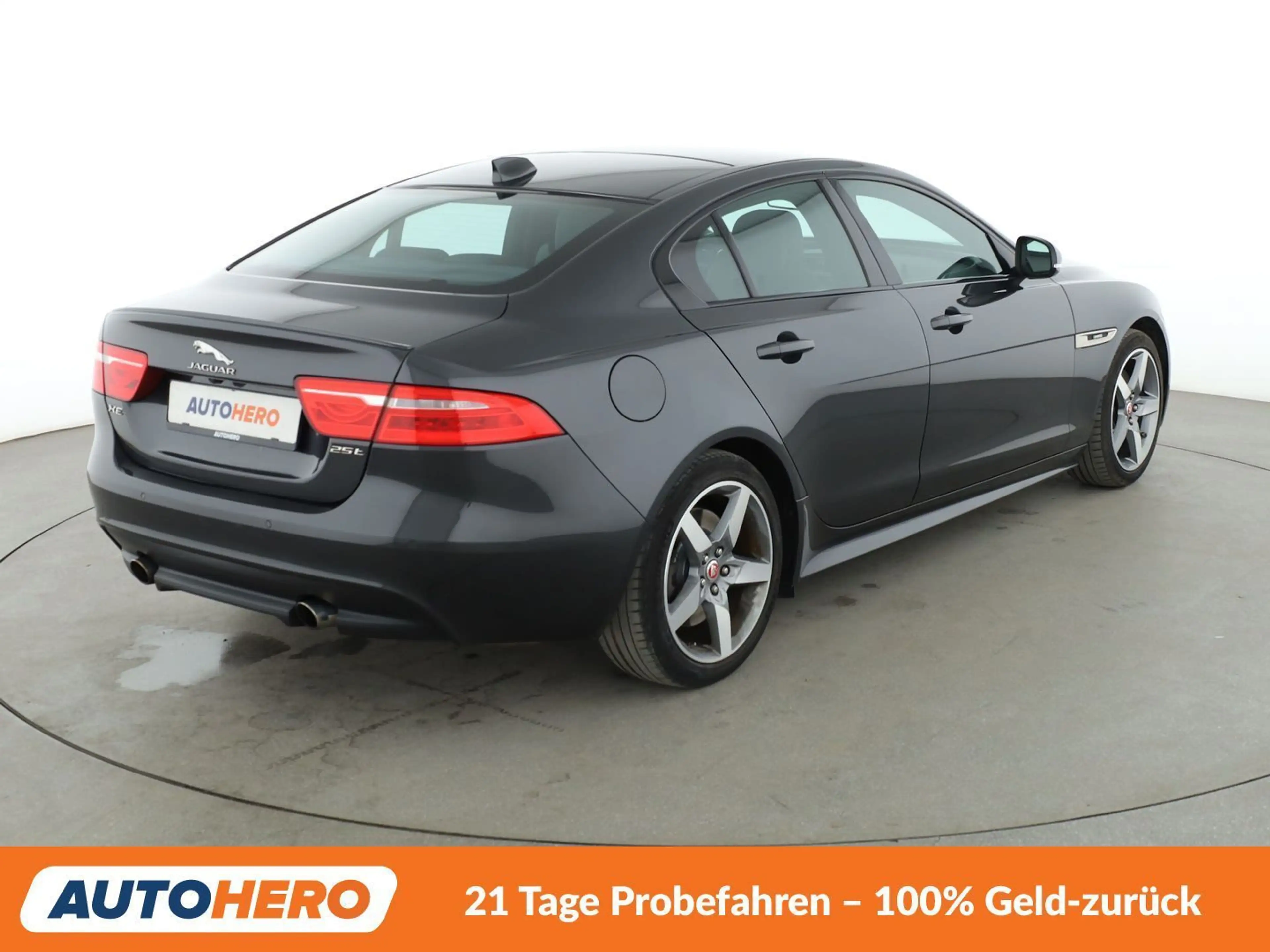 Jaguar XE 25t R-Sport Aut.*NAVI*CAM*PDC*SHZ*XENON*TEMPO* — photo 6