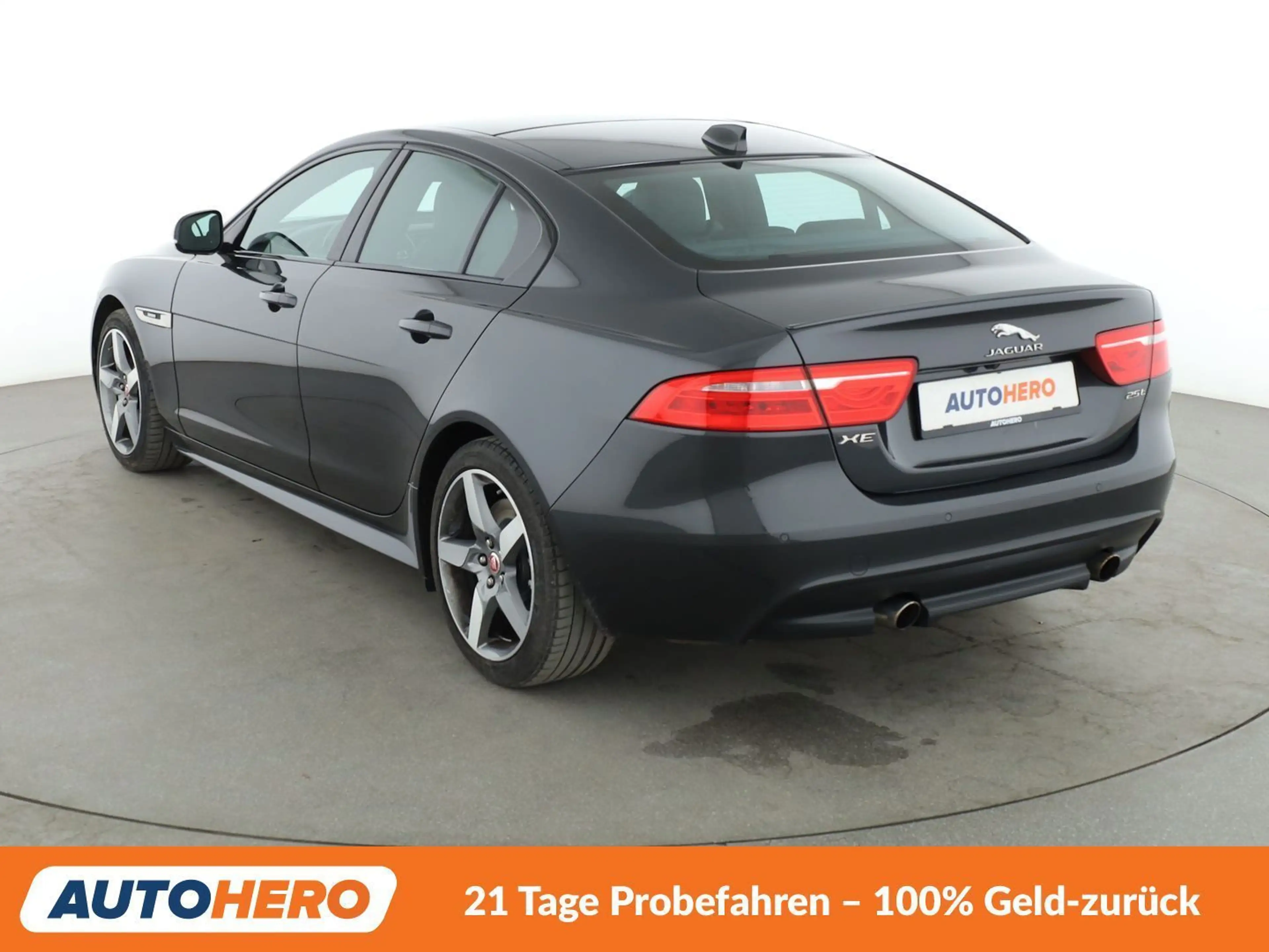 Jaguar XE 25t R-Sport Aut.*NAVI*CAM*PDC*SHZ*XENON*TEMPO* — photo 4