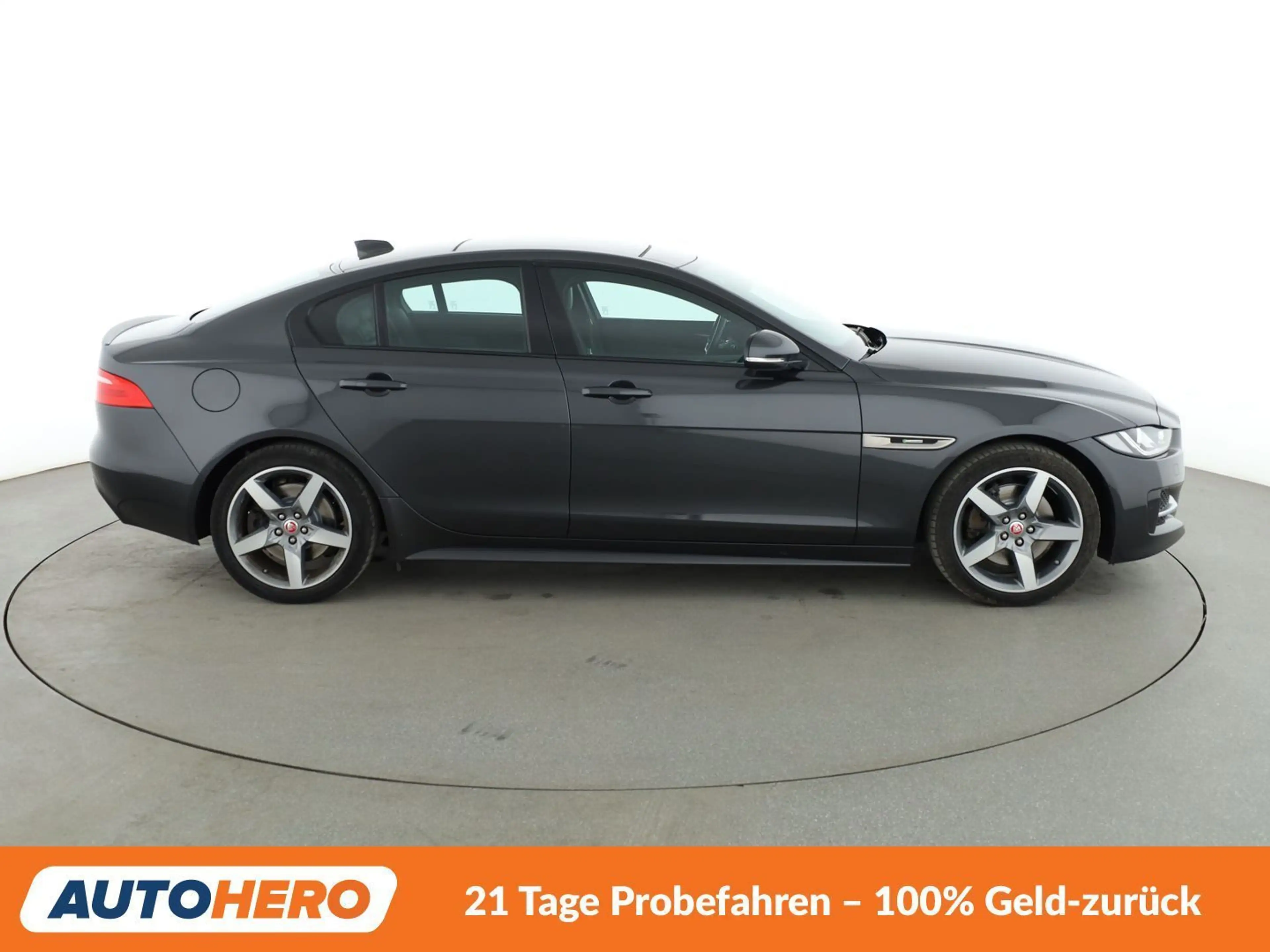 Jaguar XE 25t R-Sport Aut.*NAVI*CAM*PDC*SHZ*XENON*TEMPO* — photo 7