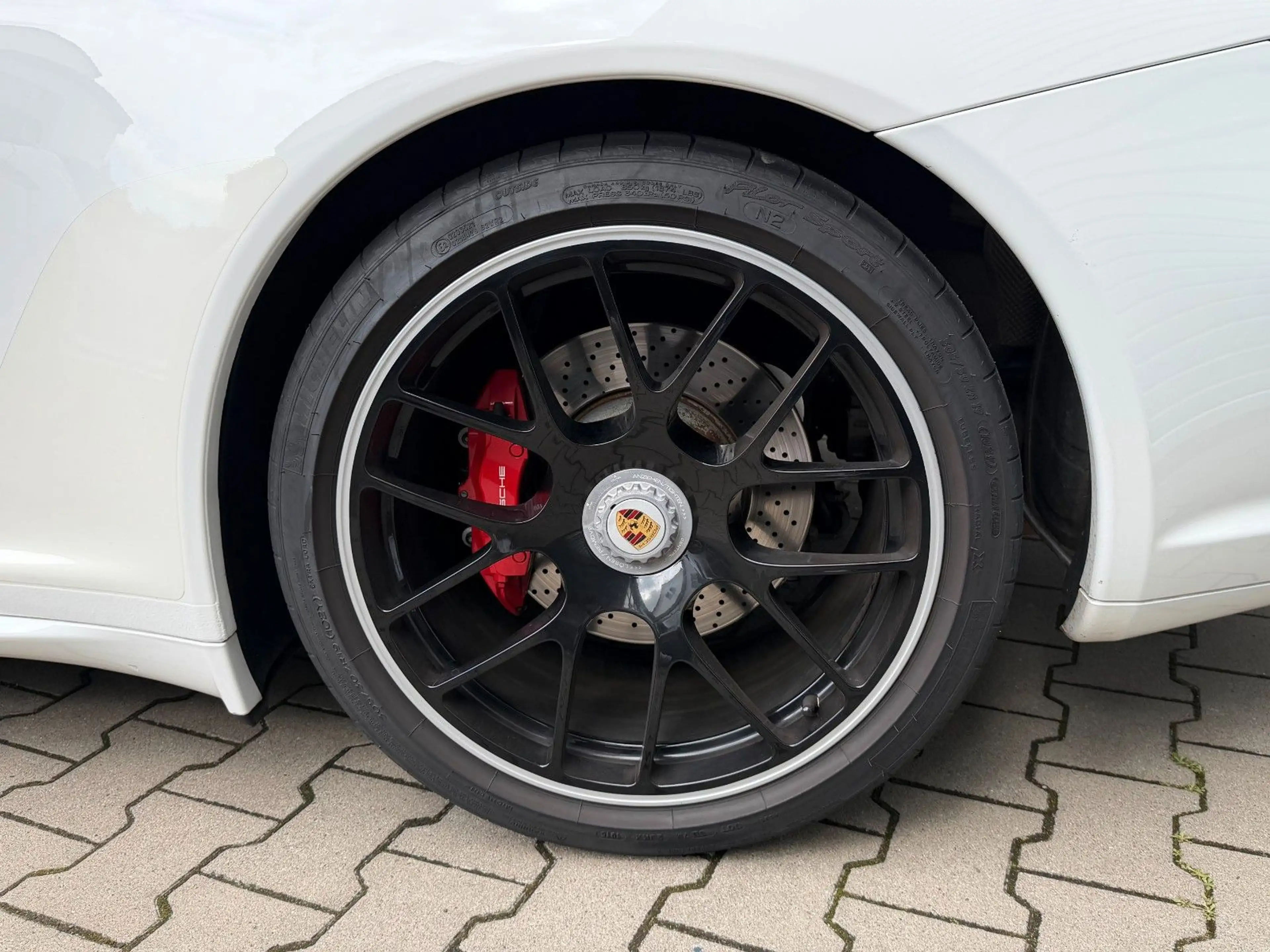 Porsche 997 MK II 911 Carrera 4 GTS Cabriolet Individual — photo 8