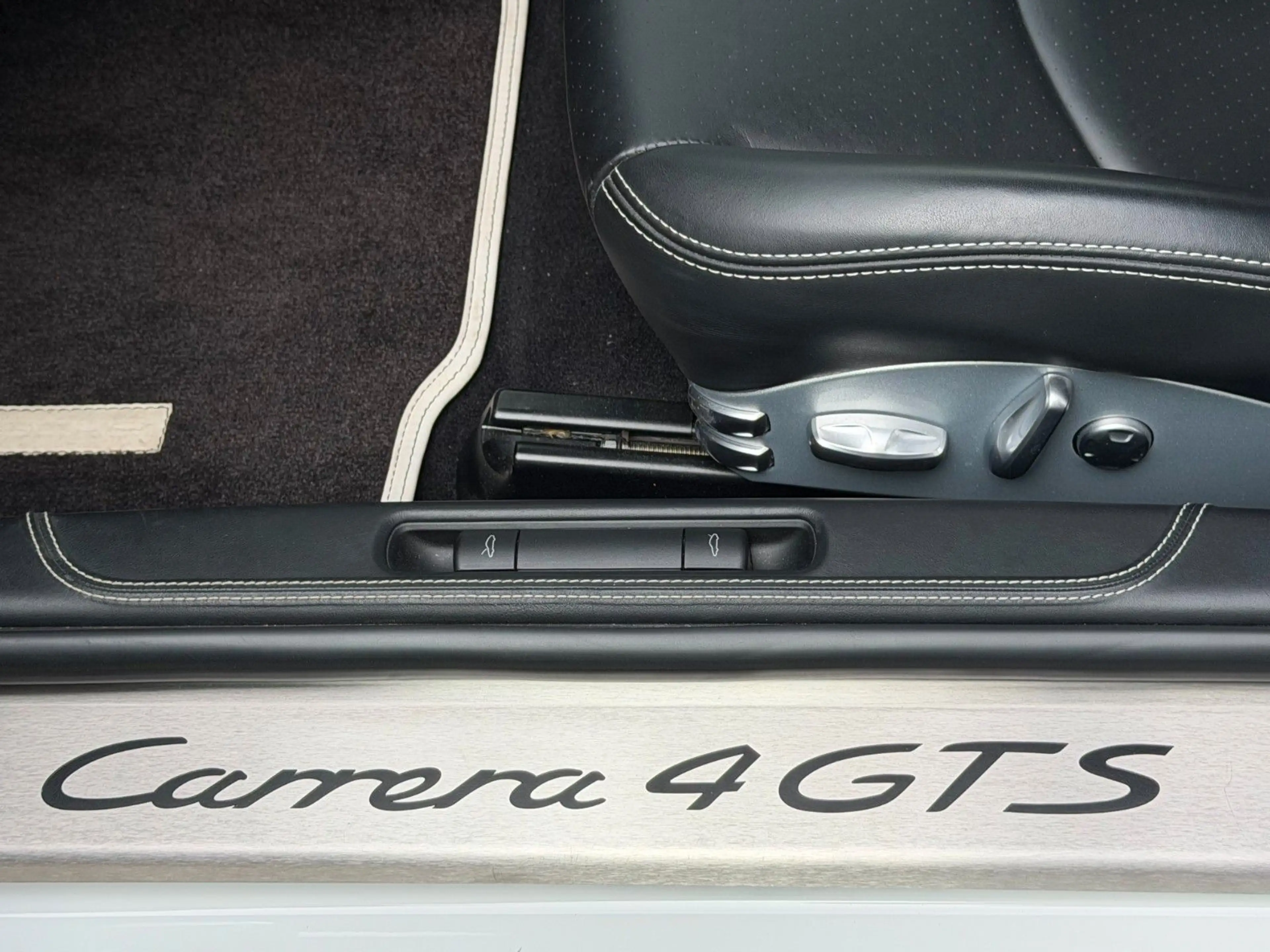 Porsche 997 MK II 911 Carrera 4 GTS Cabriolet Individual — photo 23