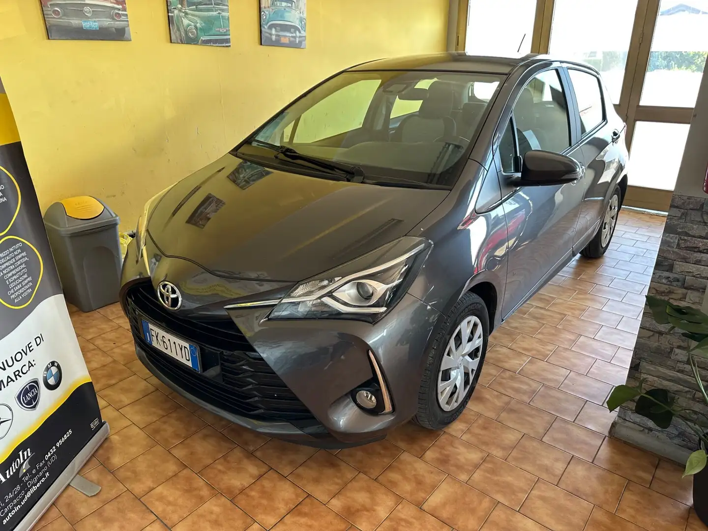 Toyota Yaris Yaris 1.5 5 porte Lounge Gris - 2