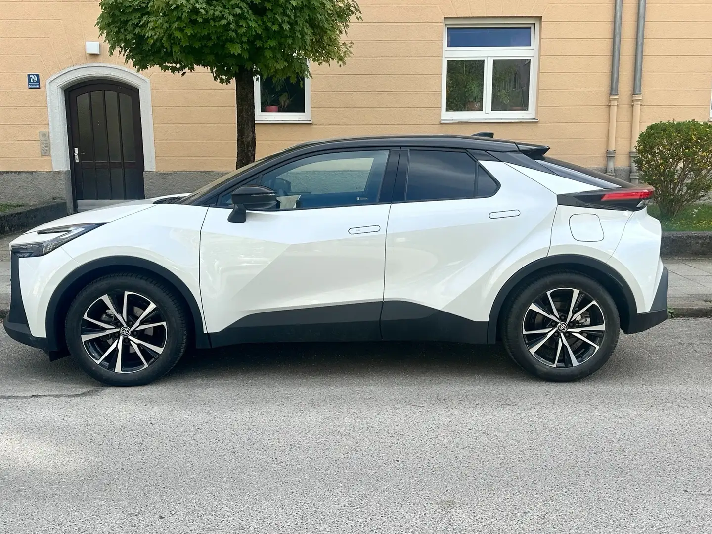 Toyota C-HR 2,0 L Hybrid CVT Weiß - 1