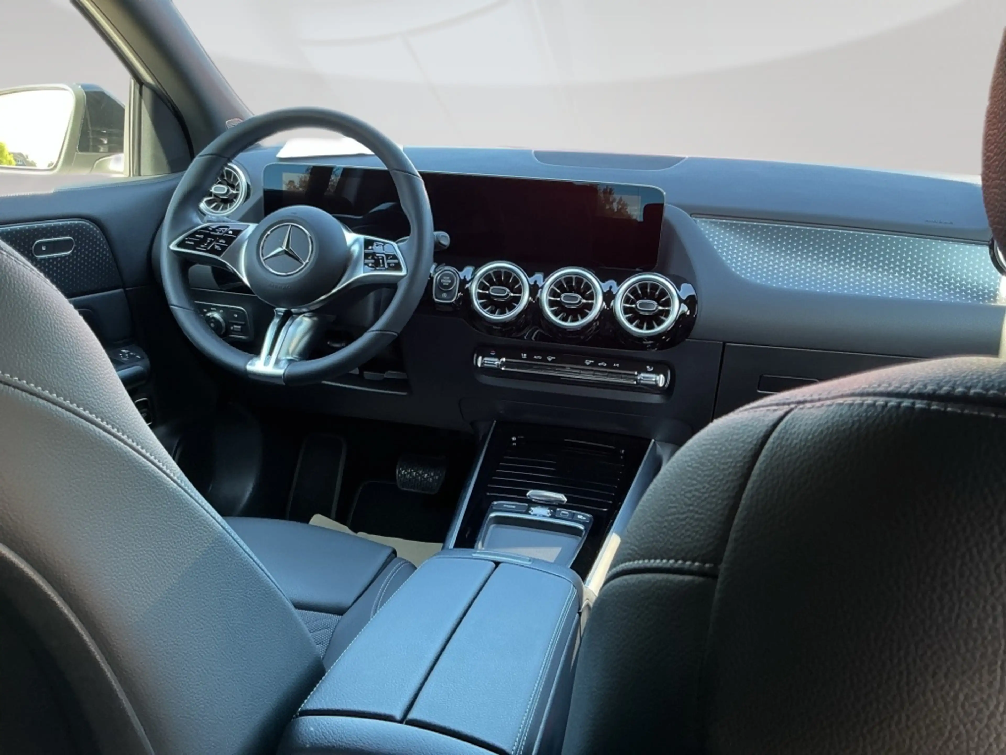 Mercedes-Benz GLA 180 NIGHT PROGRESSIVE AHK DISTR KAMERA SPUR — photo 11