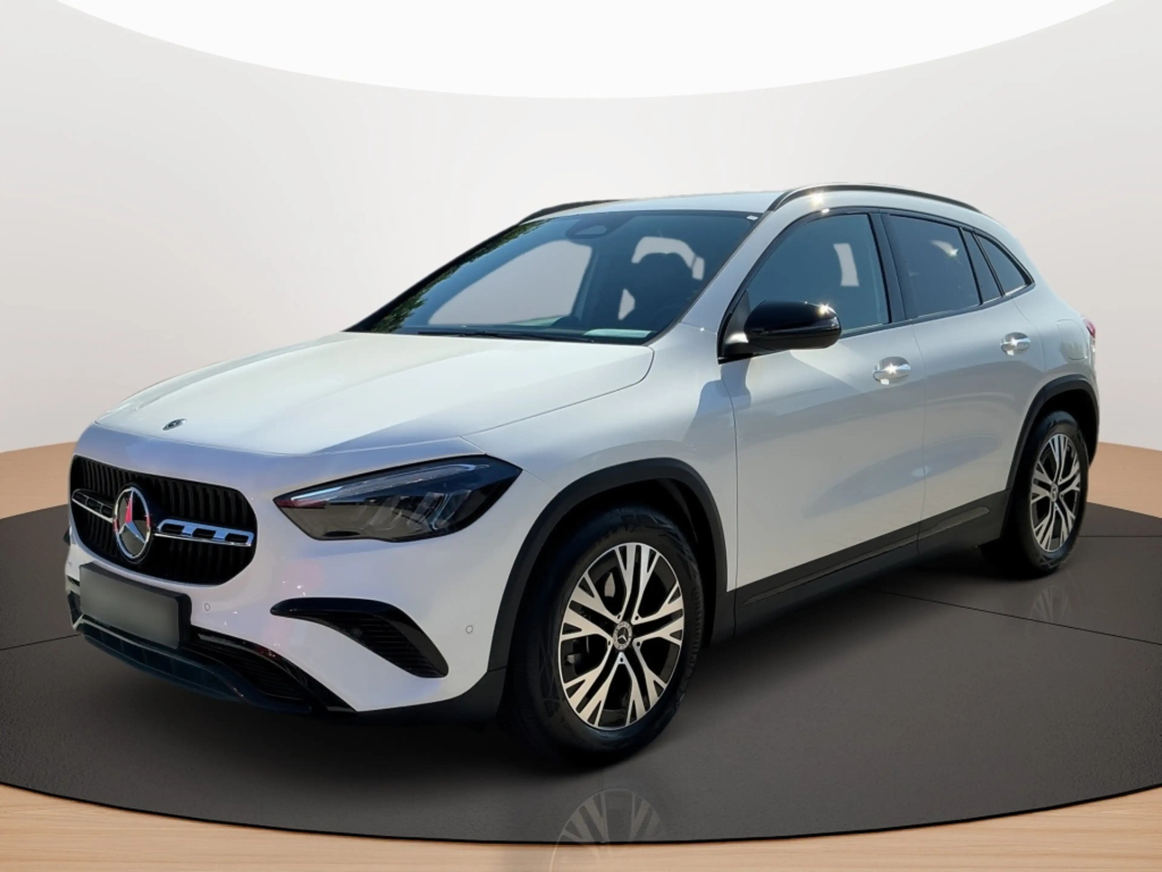 Mercedes-Benz GLA 180 NIGHT PROGRESSIVE AHK DISTR KAMERA SPUR — photo 2