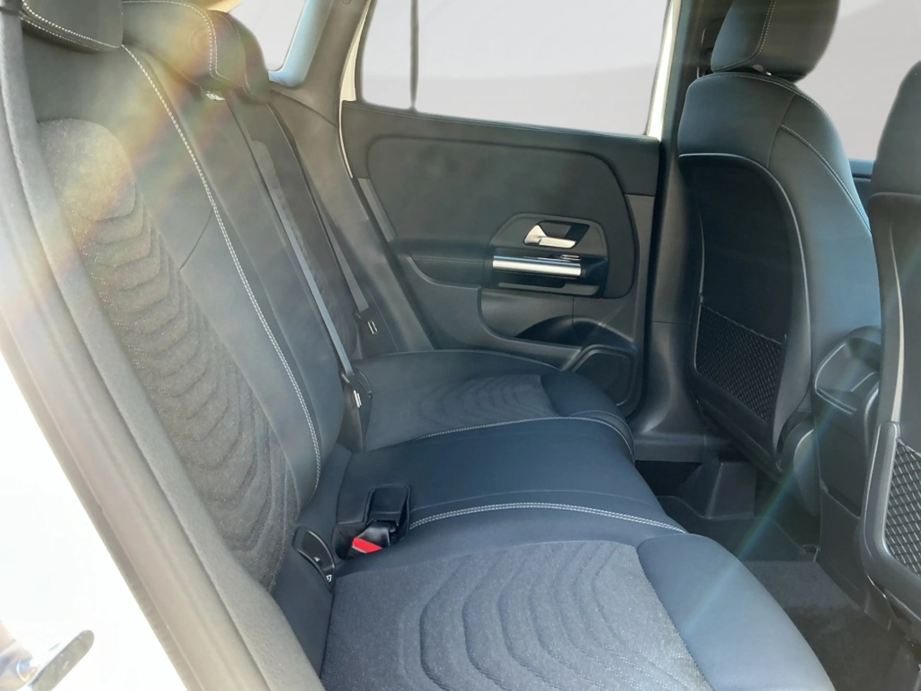 Mercedes-Benz GLA 180 NIGHT PROGRESSIVE AHK DISTR KAMERA SPUR — photo 14
