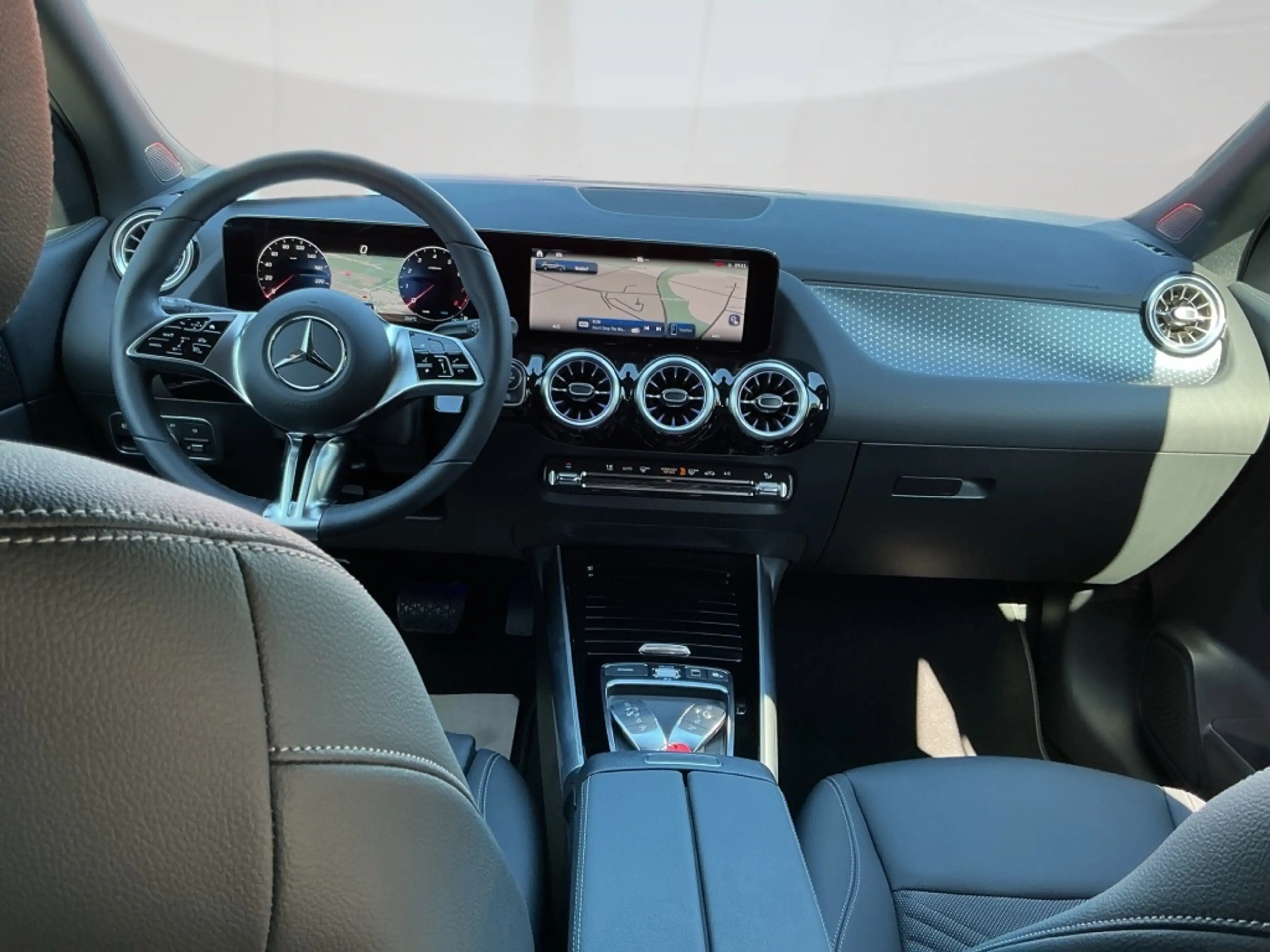 Mercedes-Benz GLA 180 NIGHT PROGRESSIVE AHK DISTR KAMERA SPUR — photo 13