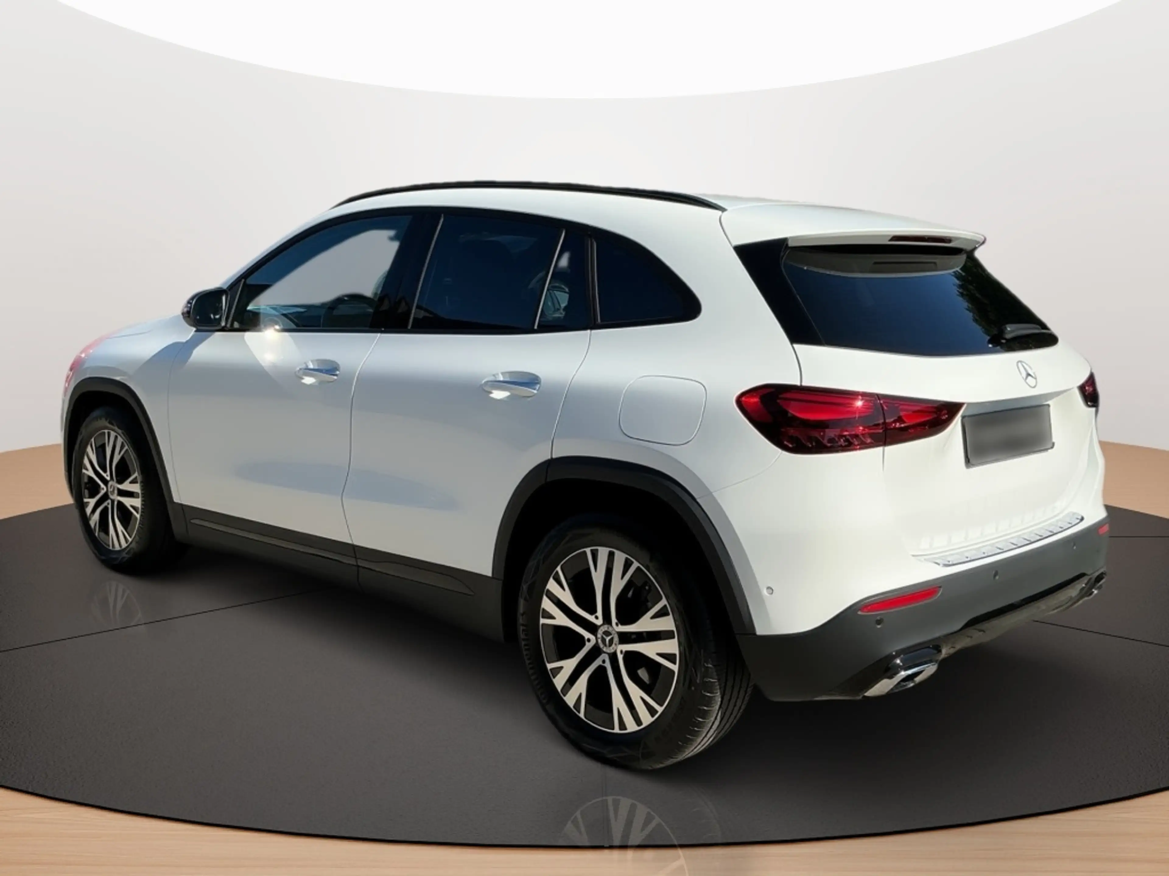 Mercedes-Benz GLA 180 NIGHT PROGRESSIVE AHK DISTR KAMERA SPUR — photo 9