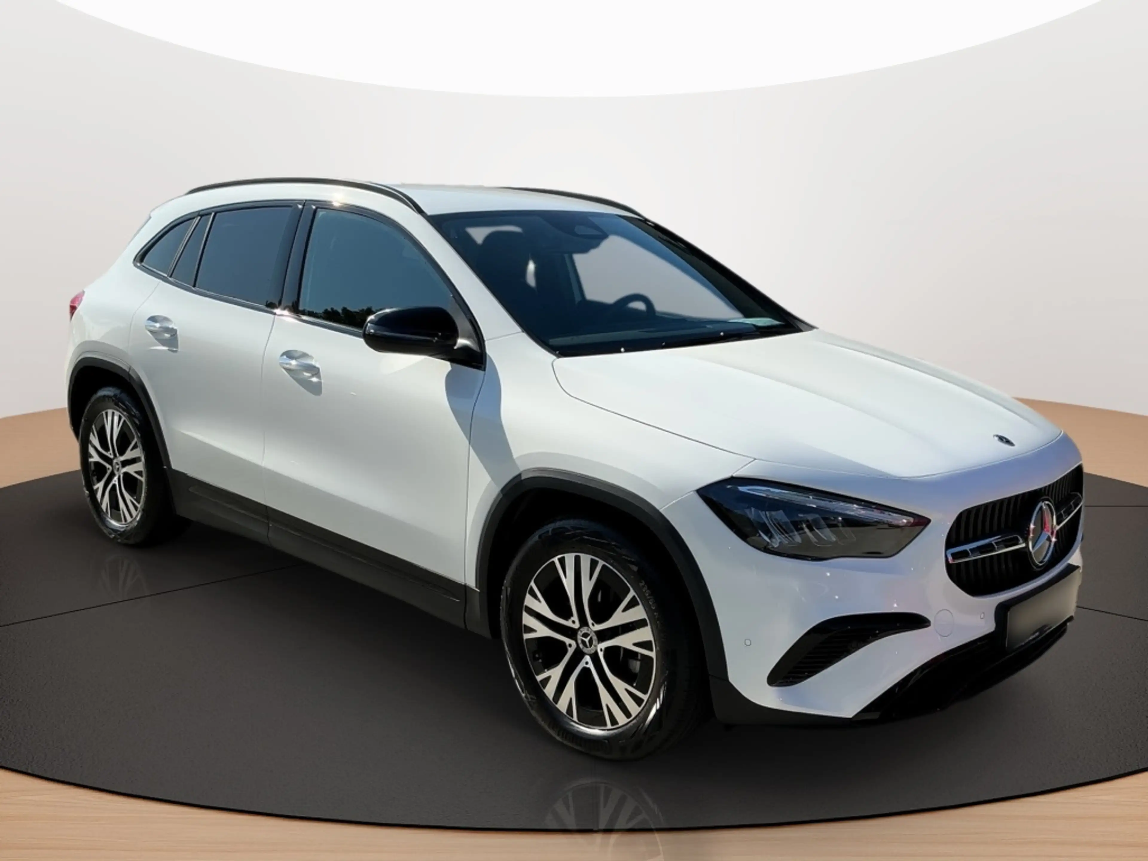 Mercedes-Benz GLA 180 NIGHT PROGRESSIVE AHK DISTR KAMERA SPUR — photo 5