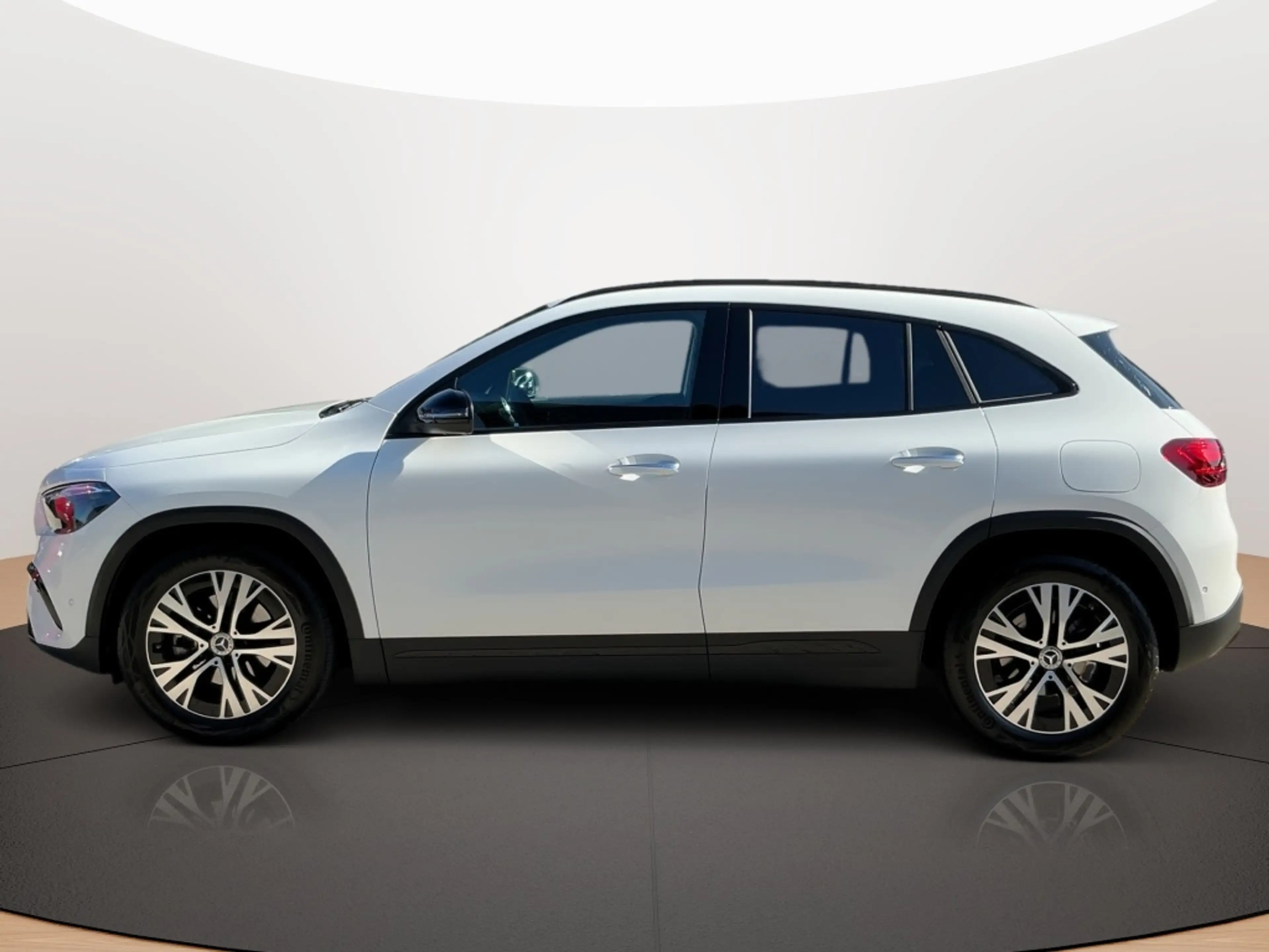 Mercedes-Benz GLA 180 NIGHT PROGRESSIVE AHK DISTR KAMERA SPUR — photo 10