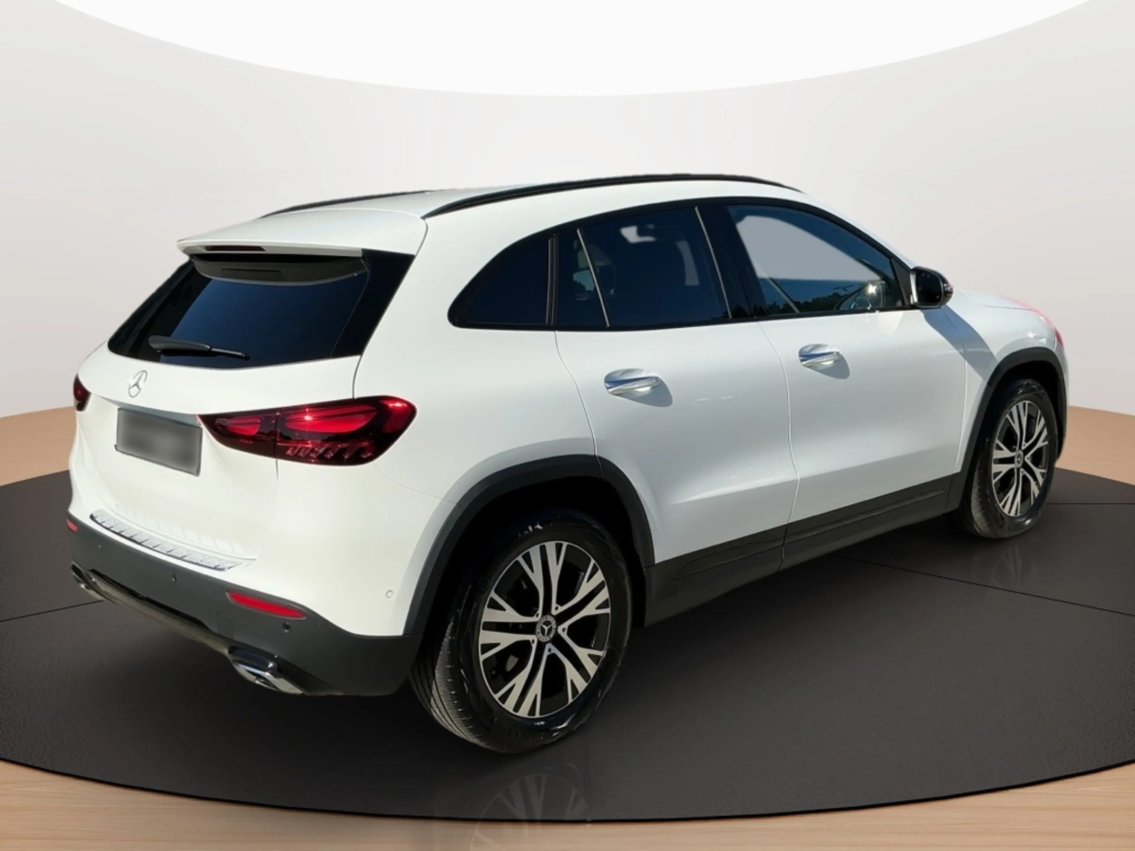 Mercedes-Benz GLA 180 NIGHT PROGRESSIVE AHK DISTR KAMERA SPUR — photo 7