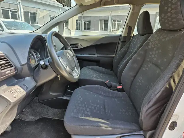 Toyota Verso-S view 7