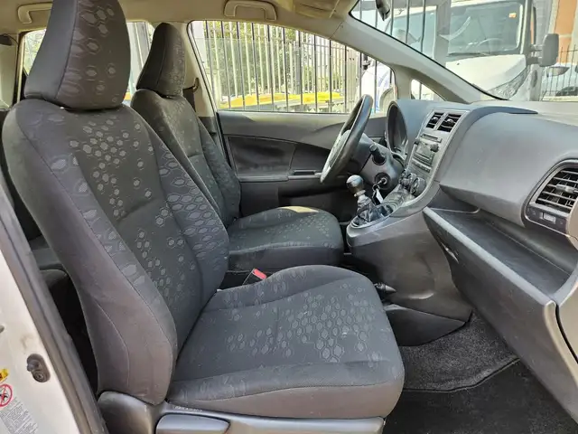 Toyota Verso-S view 9