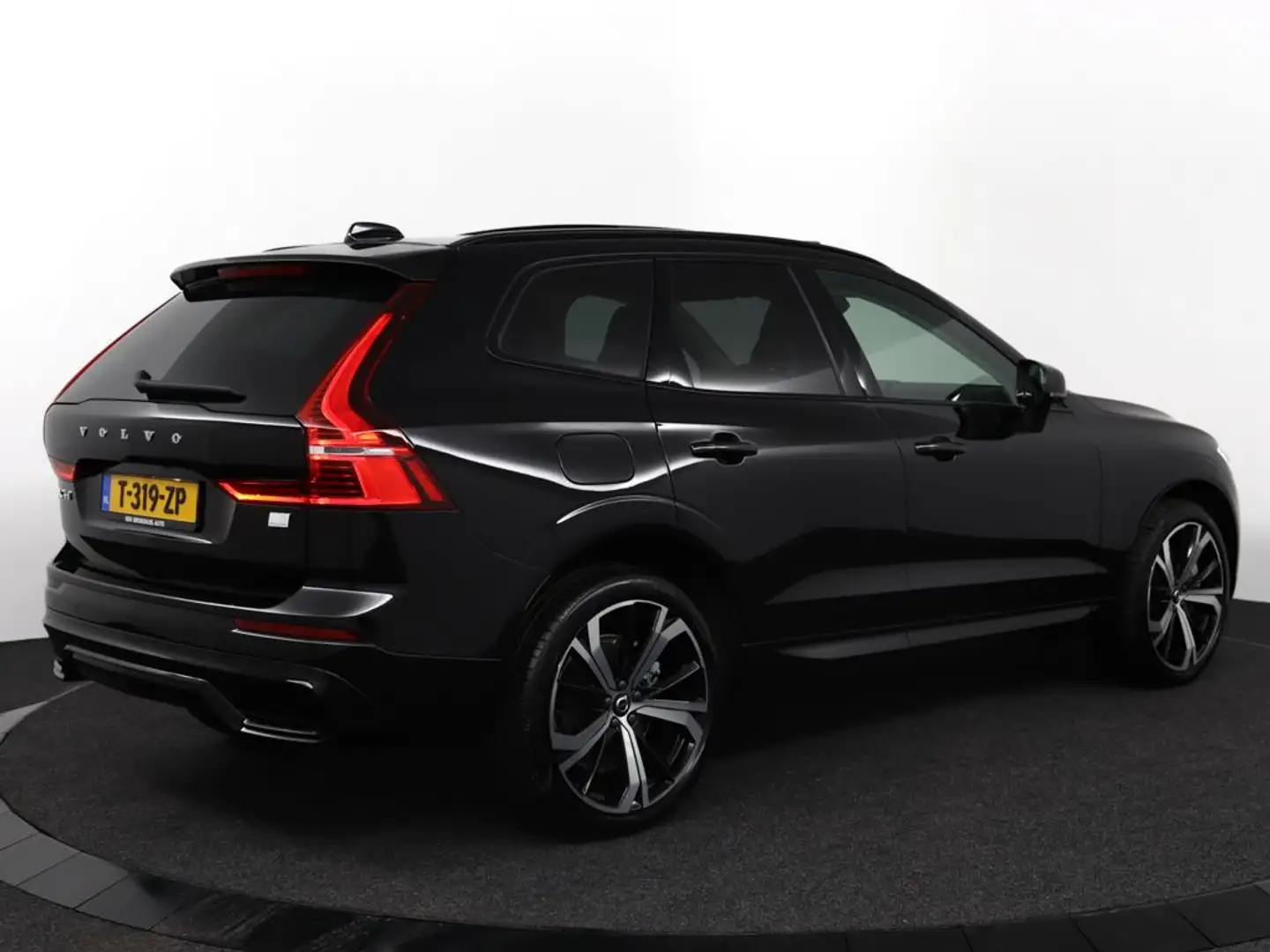 Volvo XC60 T6 Aut-8 Plus Dark Long Range | Panoramisch schuif Zwart - 2