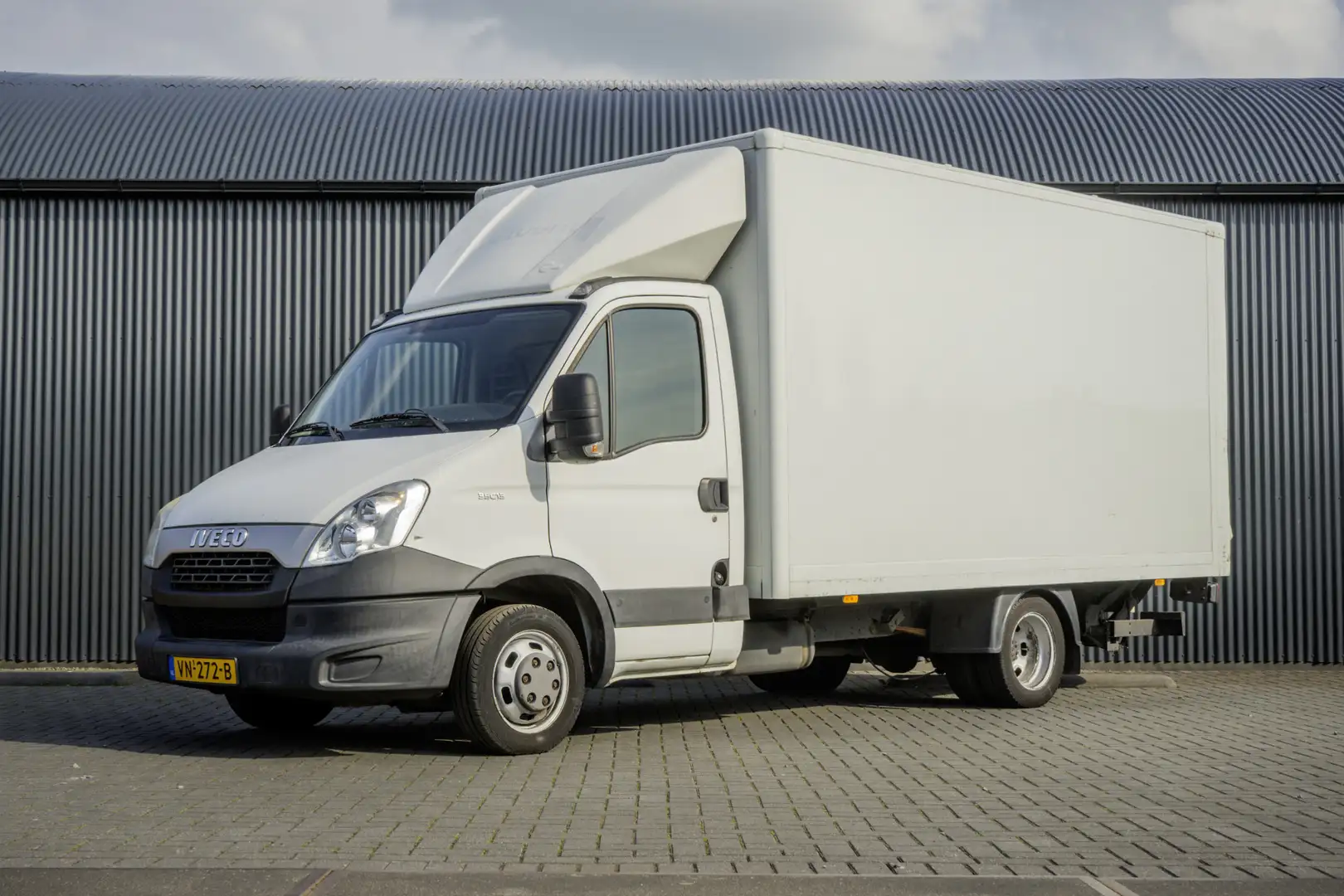 Iveco Daily 35C13 | Bakwagen met laadklep | Airco | 3-Zits Wit - 1