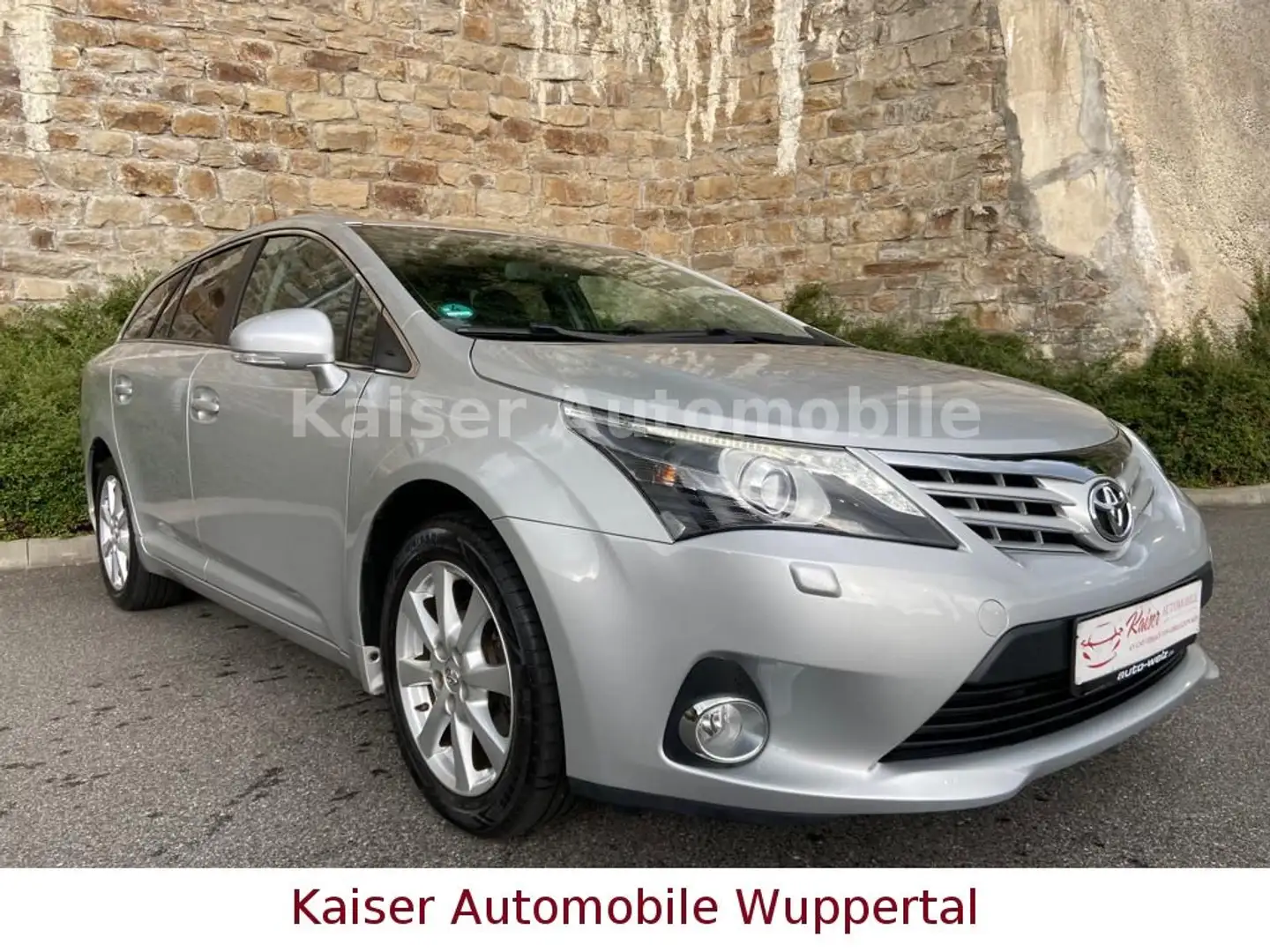 Toyota Avensis Kombi*1.Hand*Klima*Xenon*Tempomat*Kamera Silber - 1