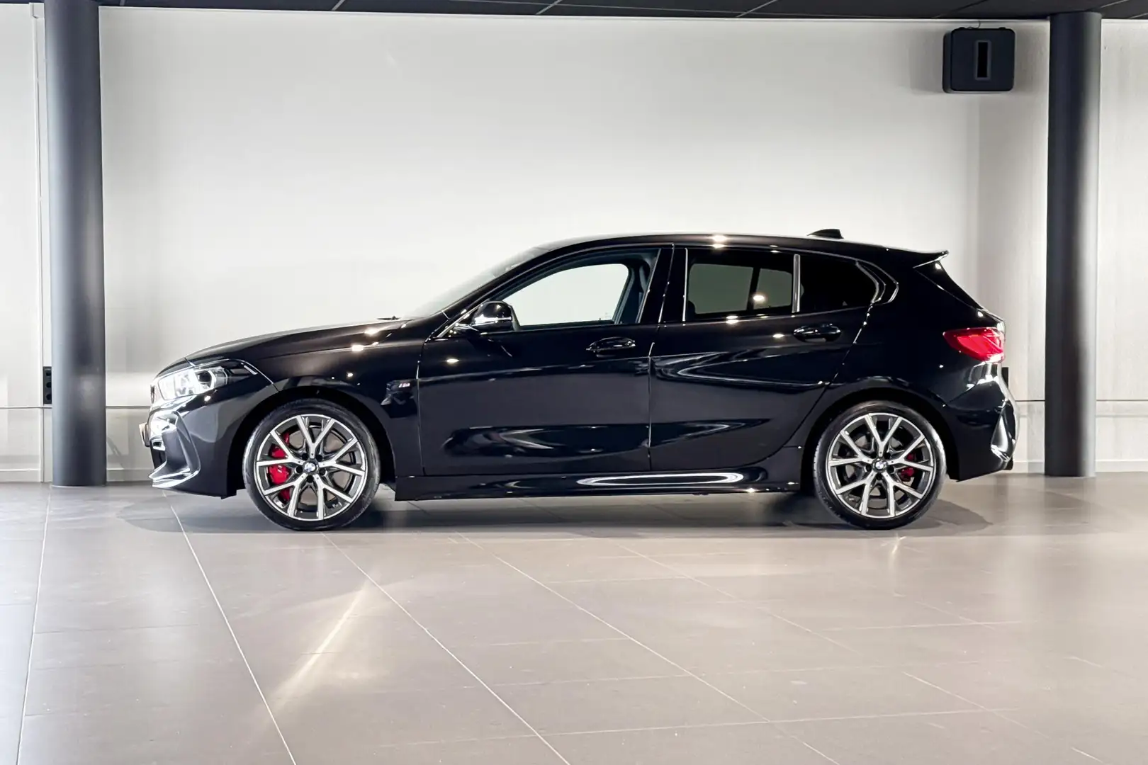 BMW 118 1 Serie 118i | M Sport Pro | Stoelverwarming | Tre Zwart - 2