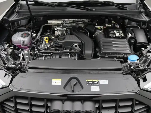 Audi Q3 view 12