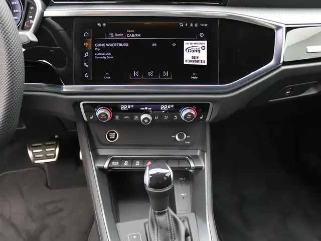 Audi Q3 view 9