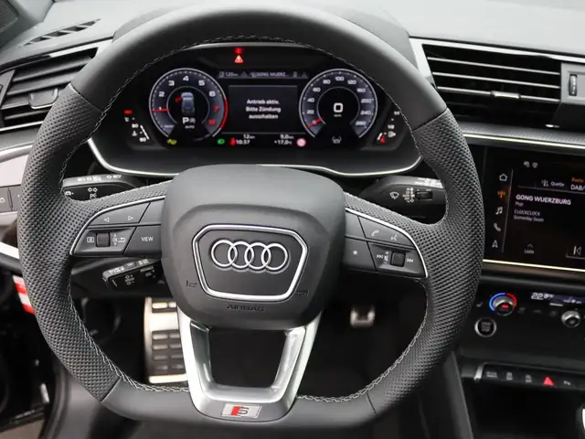 Audi Q3 view 7