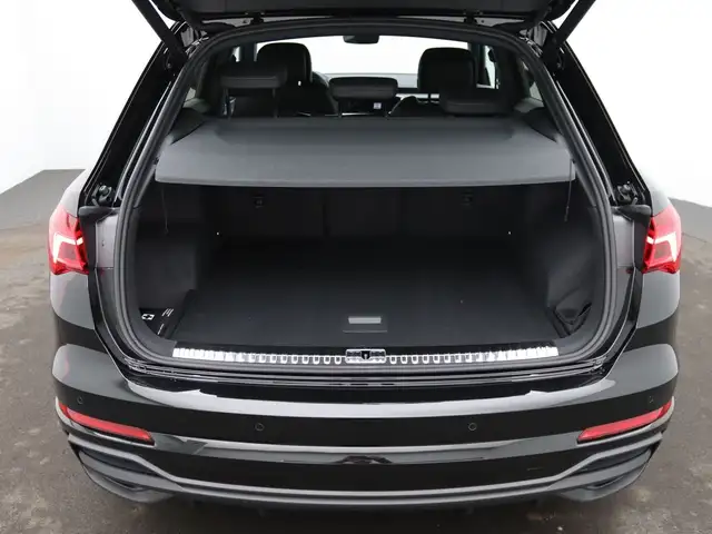 Audi Q3 view 13