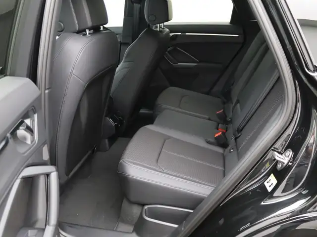 Audi Q3 view 15