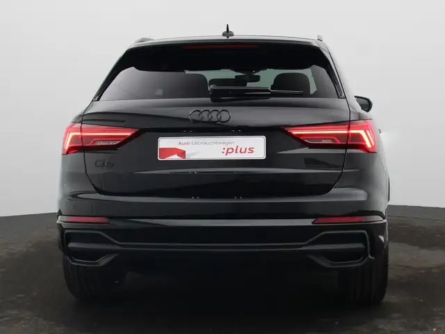 Audi Q3 view 6