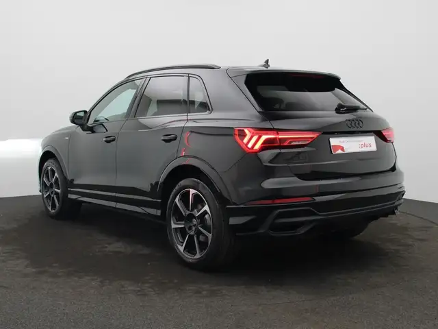 Audi Q3 view 5