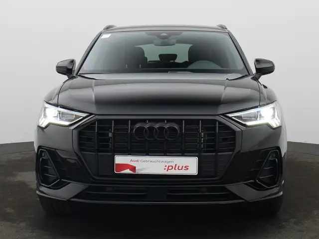 Audi Q3 view 3