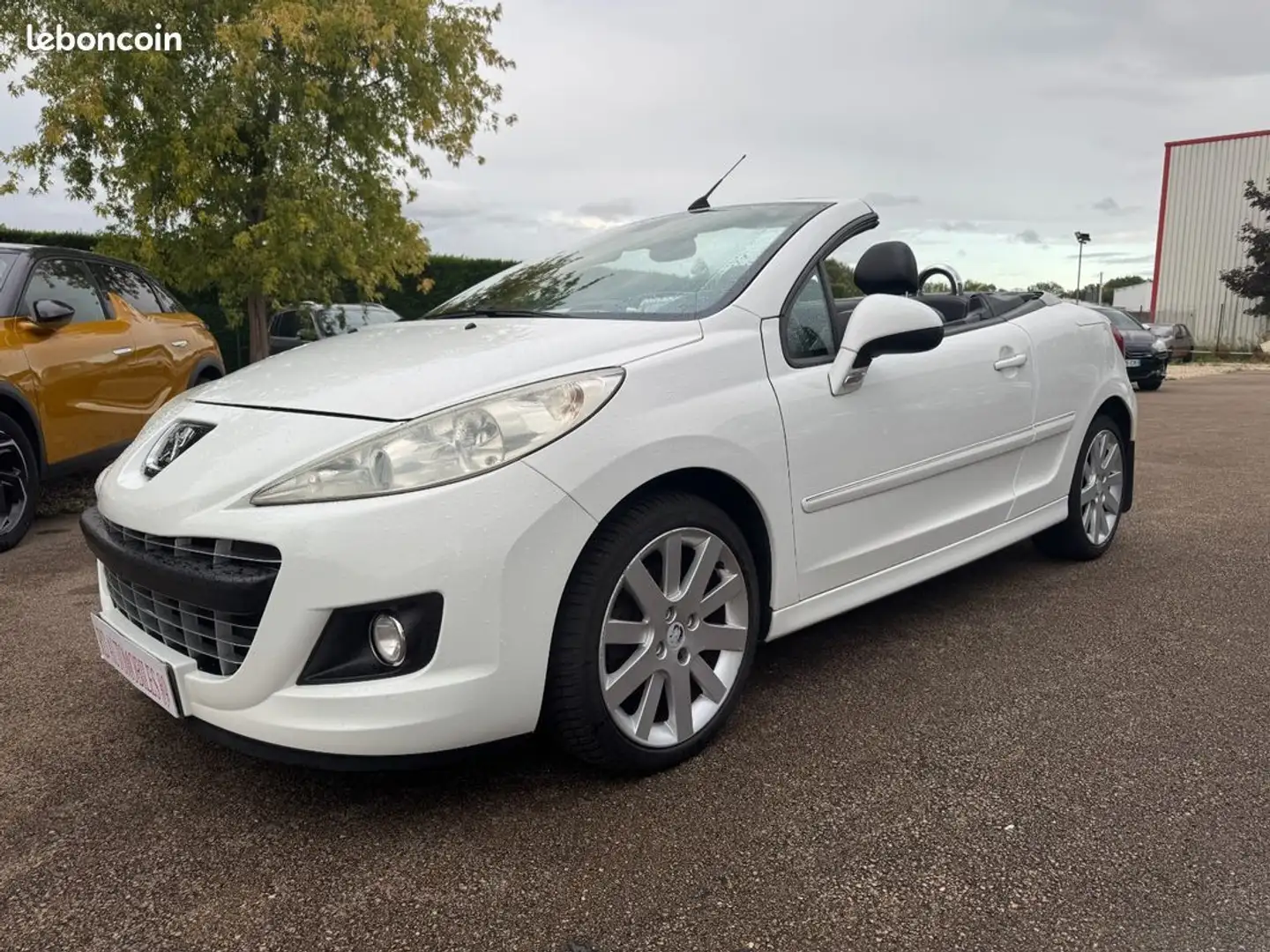 Peugeot 207 1.6 HDI 110 CH Feline Weiß - 1