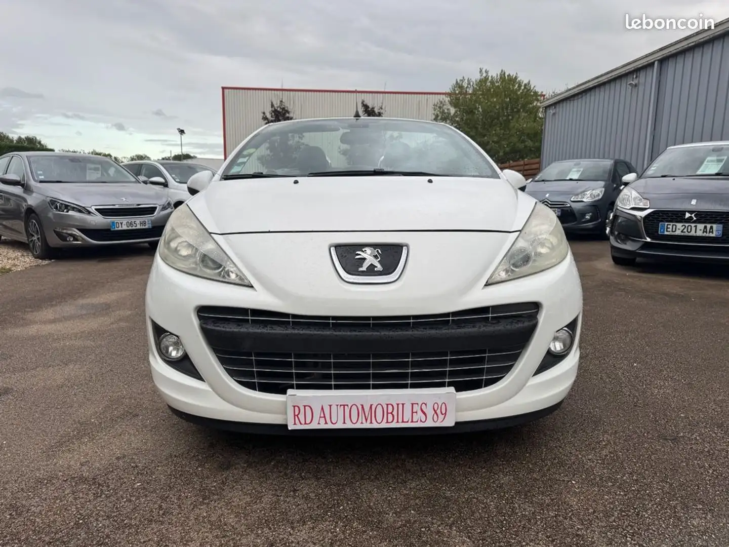 Peugeot 207 1.6 HDI 110 CH Feline Weiß - 2