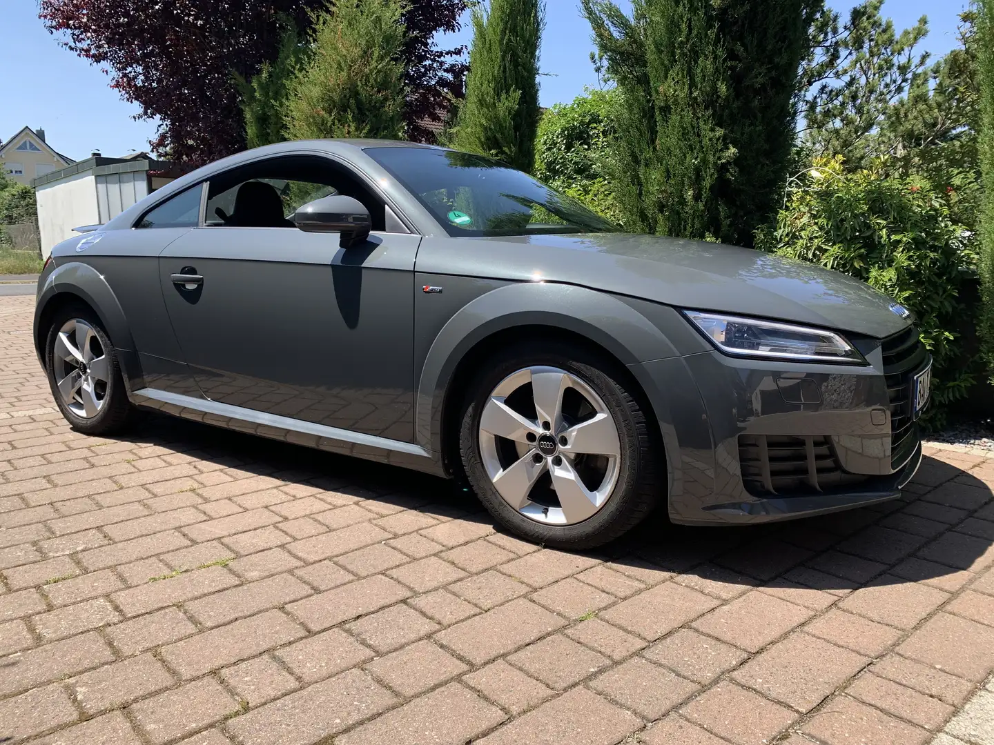 Audi TT 2.0 TDI ultra Grau - 2