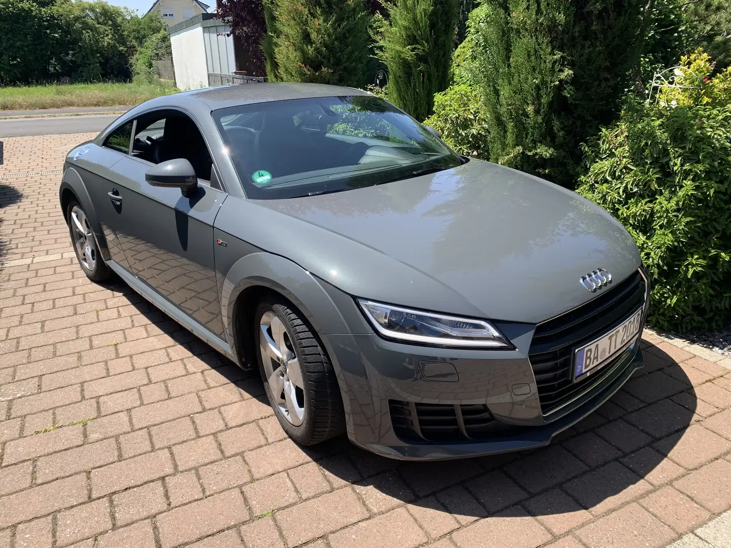 Audi TT 2.0 TDI ultra Grau - 1