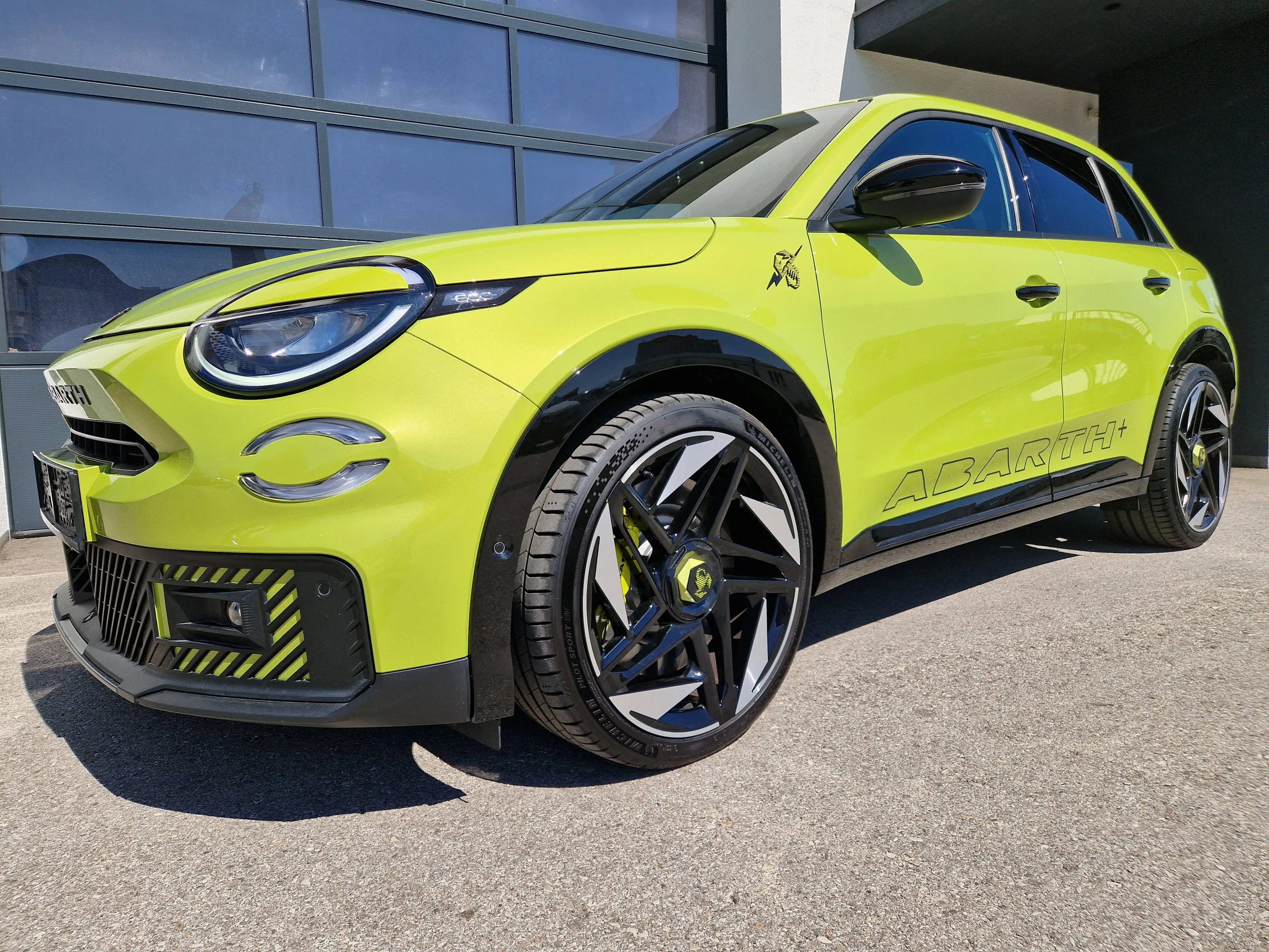 Abarth 600e *54KWH*SCORPIONISSIMA*SOUNDPAKET*