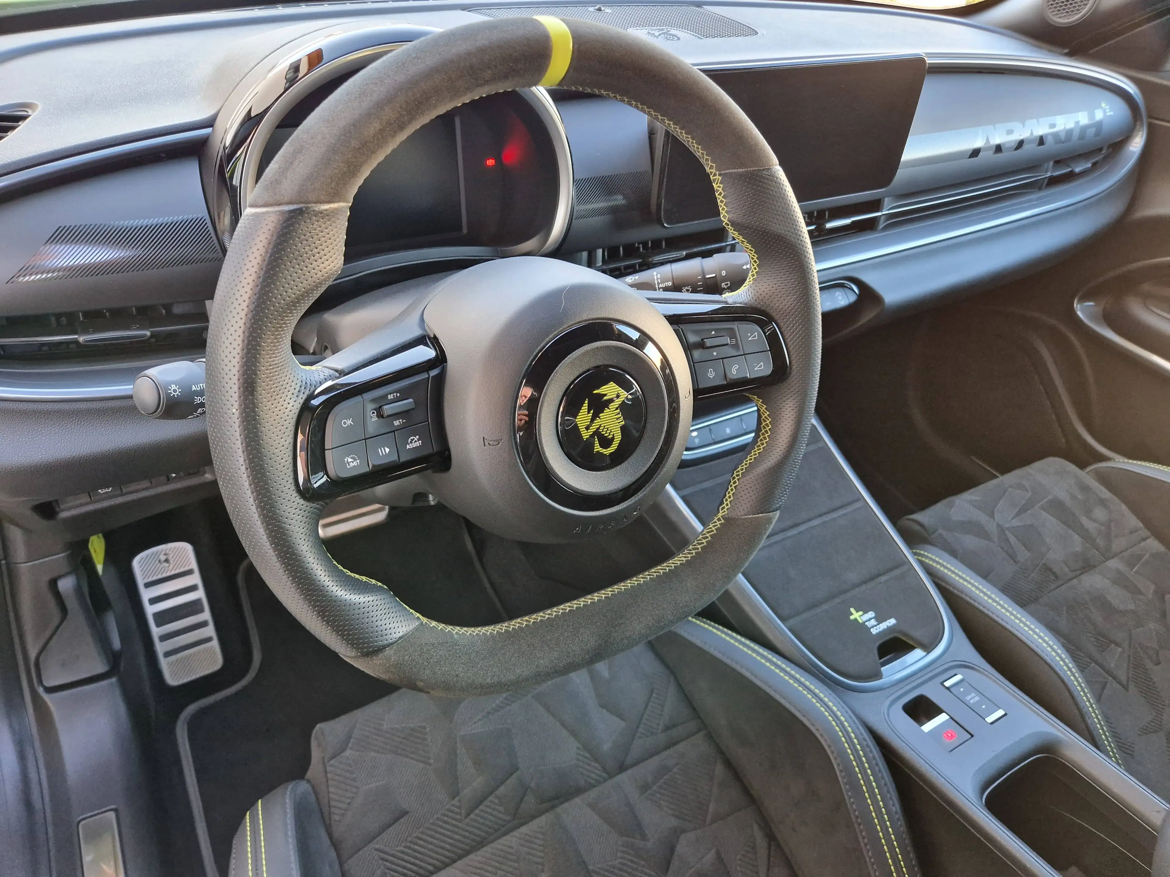 Abarth 600e *54KWH*SCORPIONISSIMA*SOUNDPAKET* — photo 15